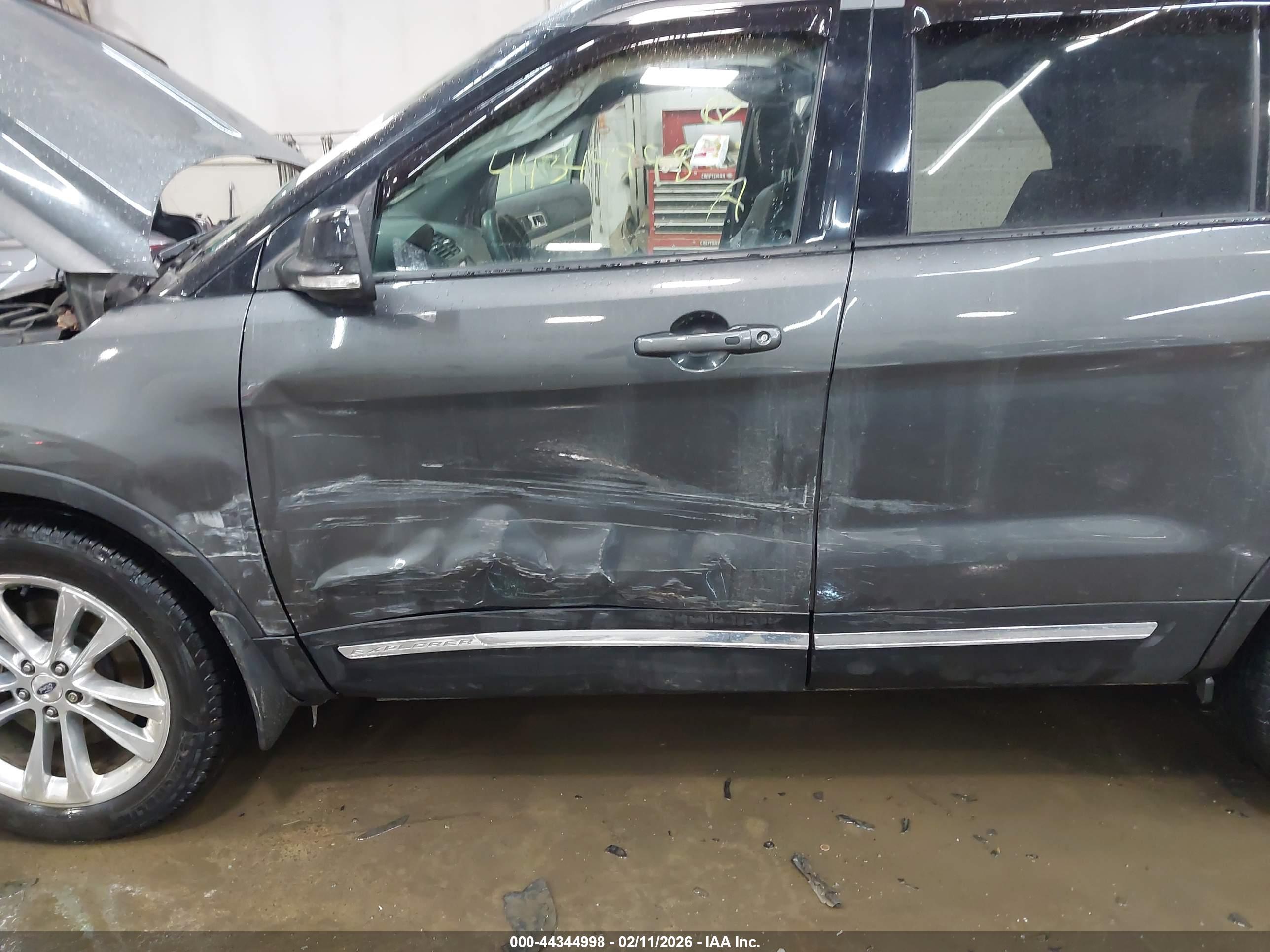 FORD EXPLORER image 6