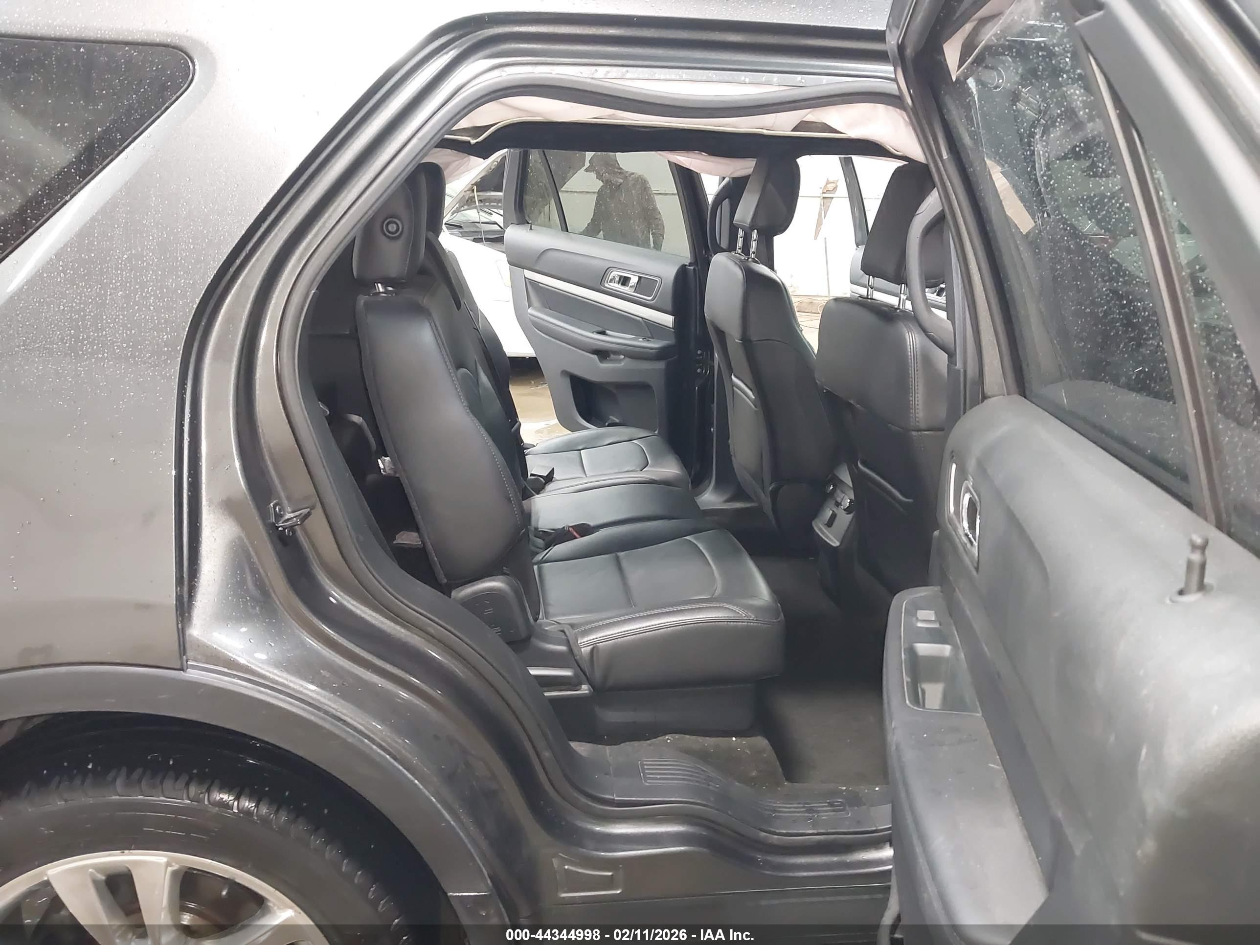 FORD EXPLORER image 8
