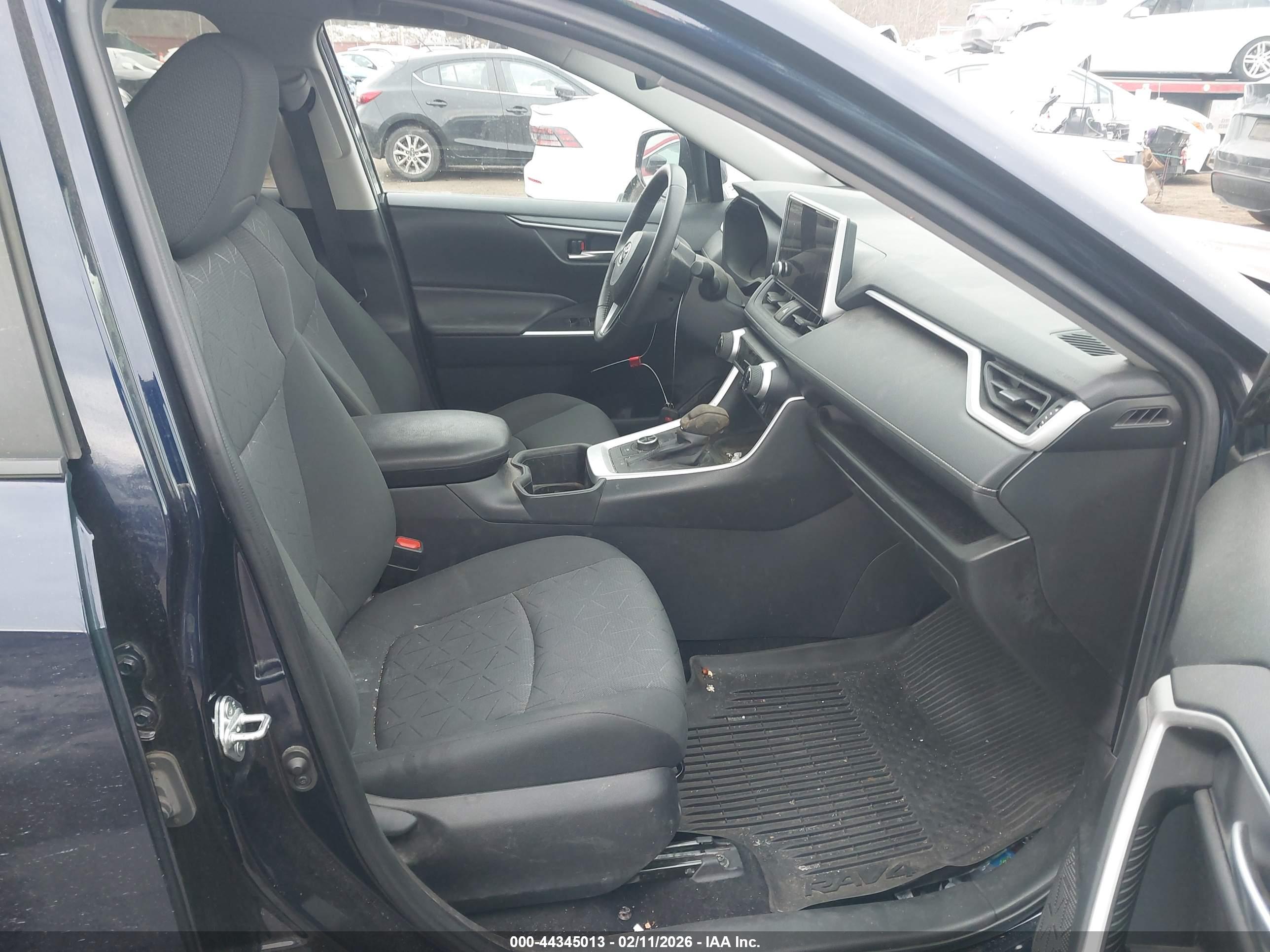 TOYOTA RAV4 image 5