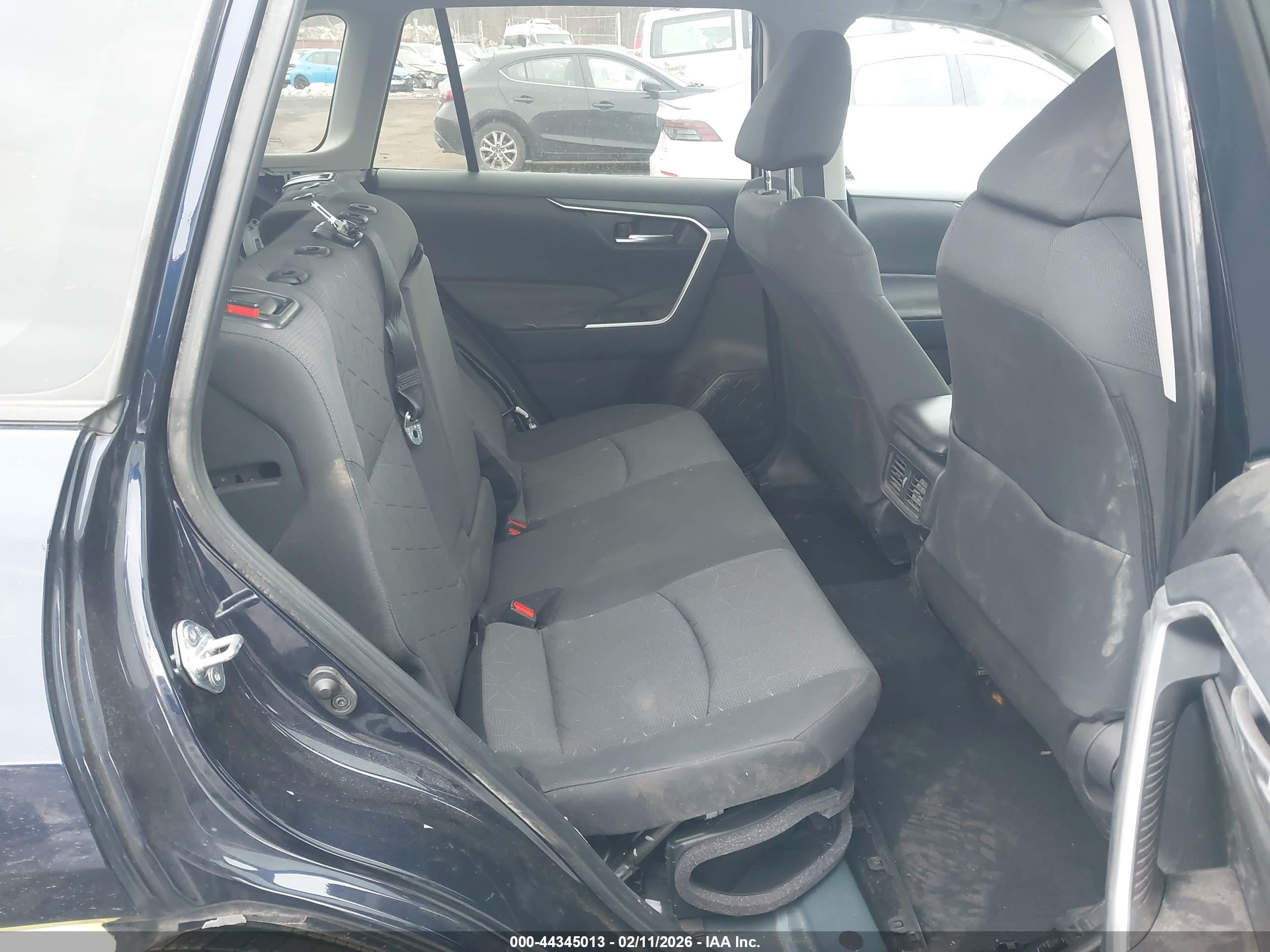TOYOTA RAV4 image 8