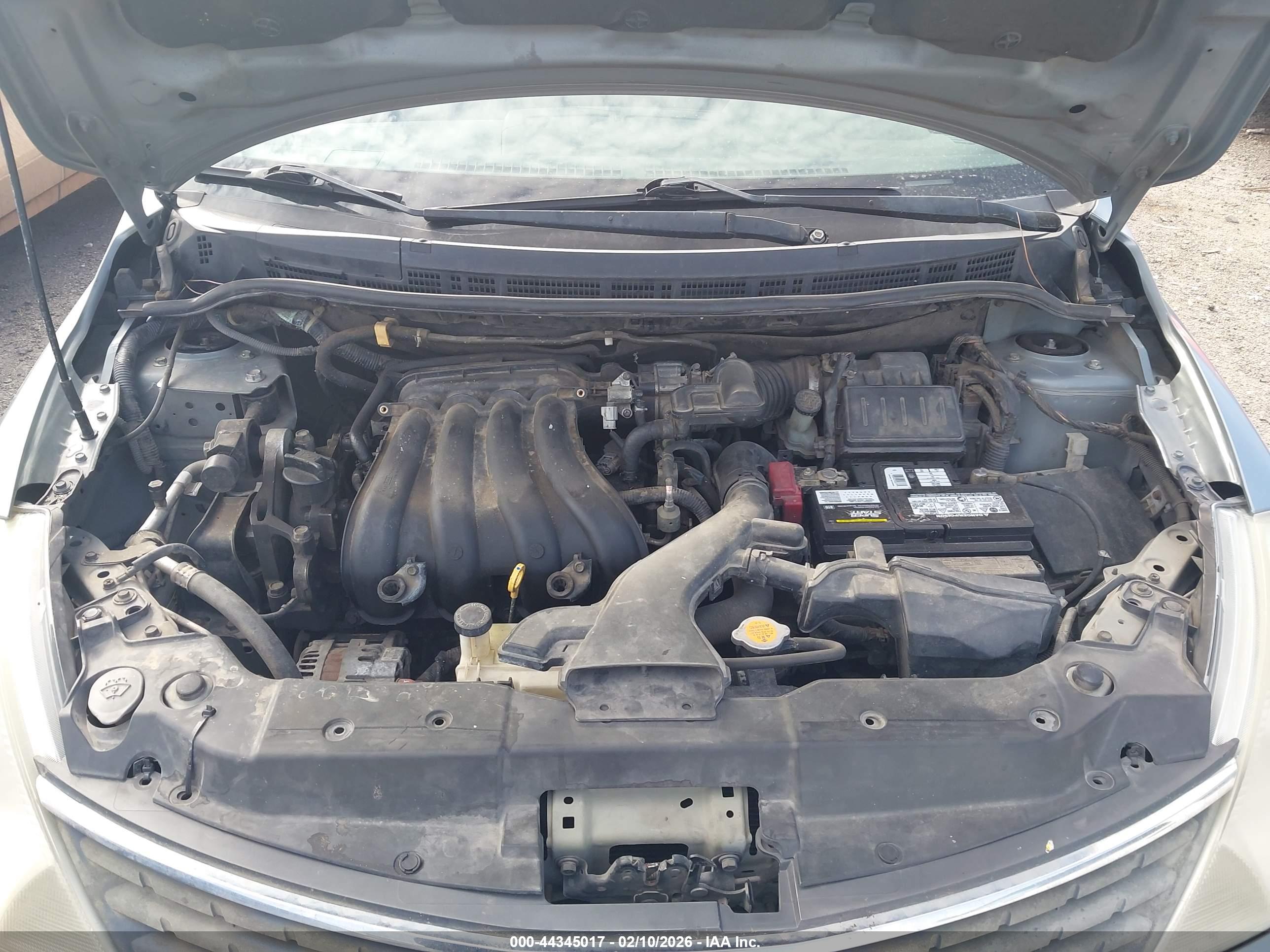 NISSAN VERSA image 10