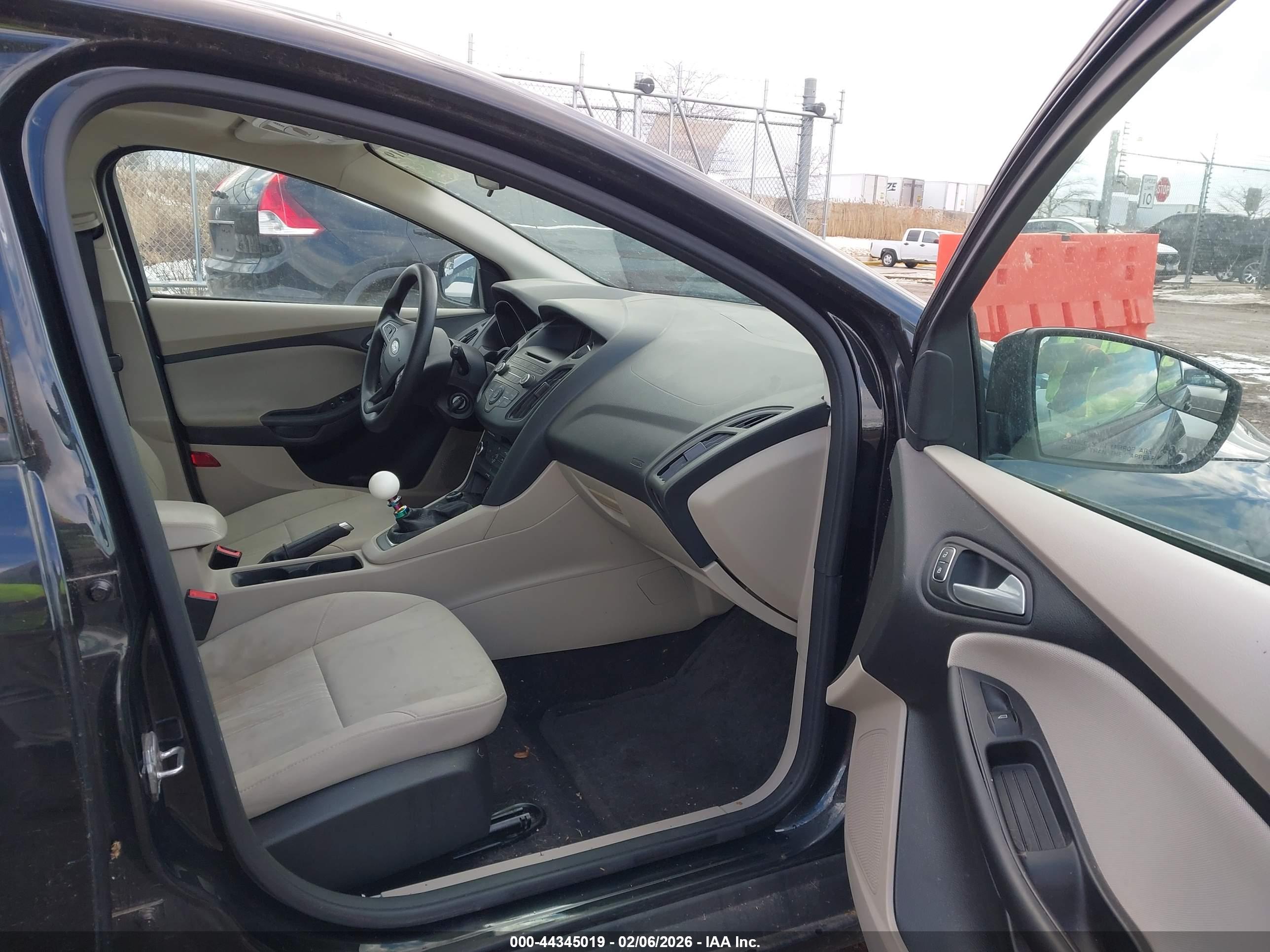FORD FOCUS image 5