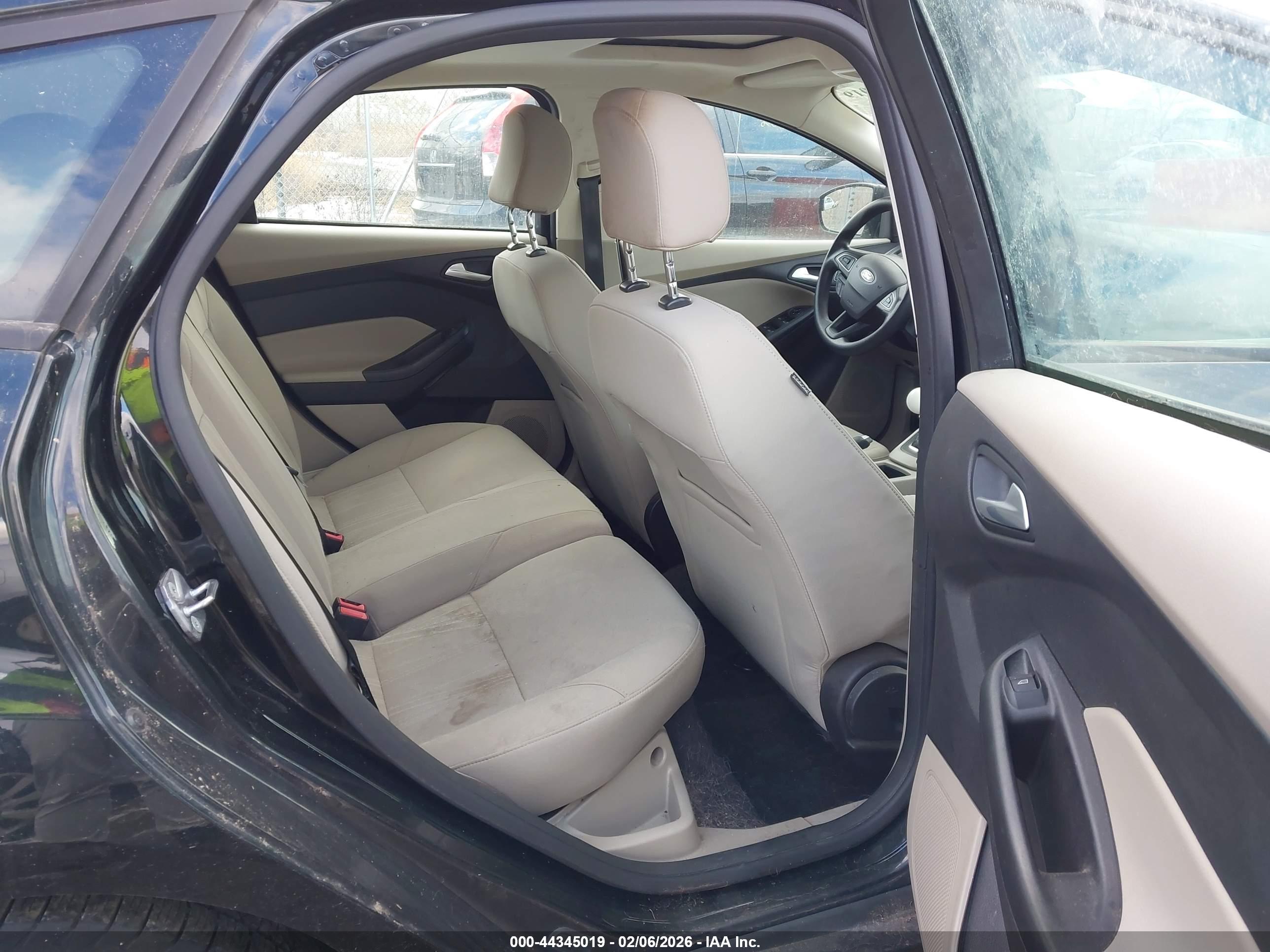 FORD FOCUS image 8