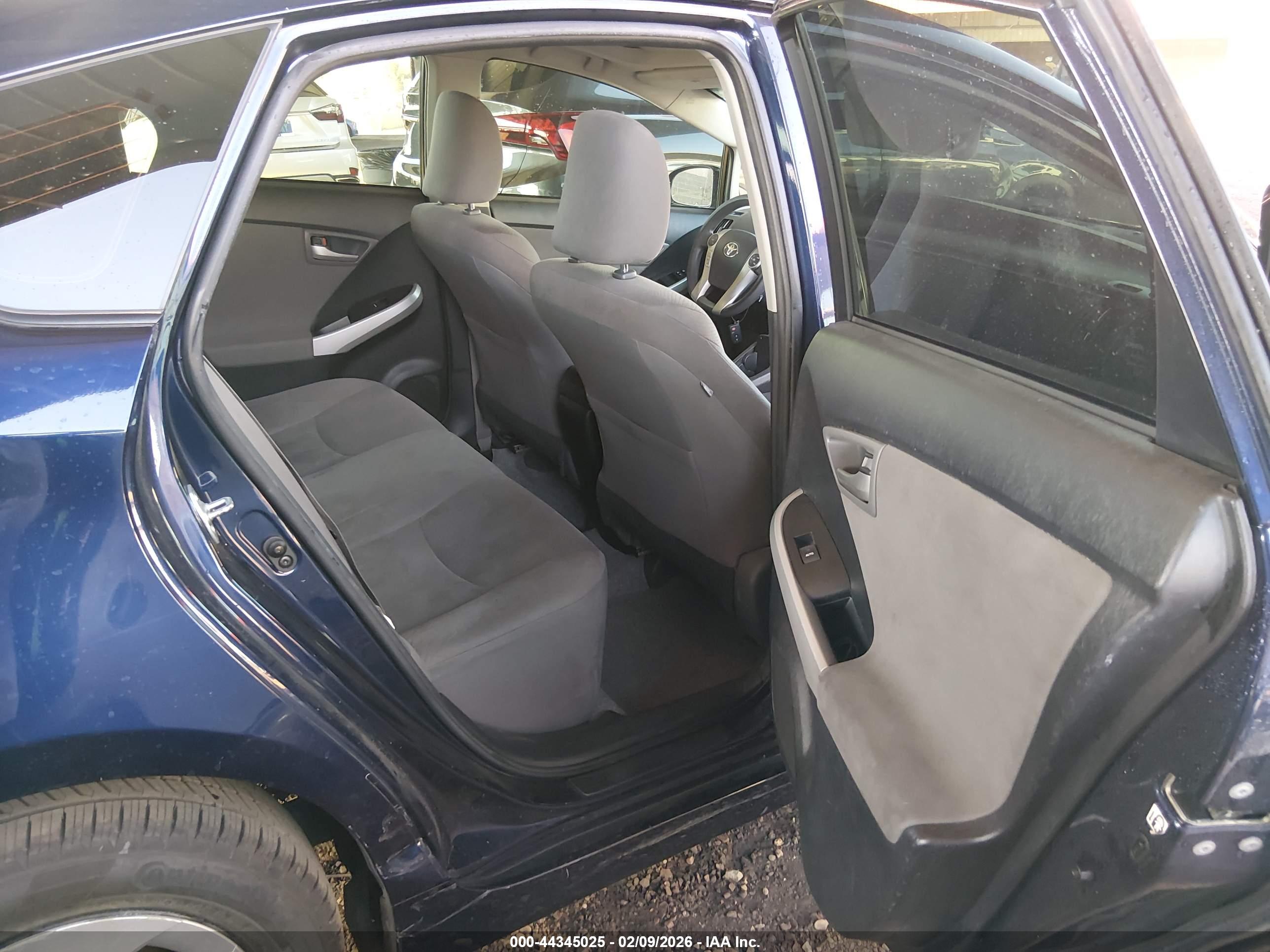 TOYOTA PRIUS image 8