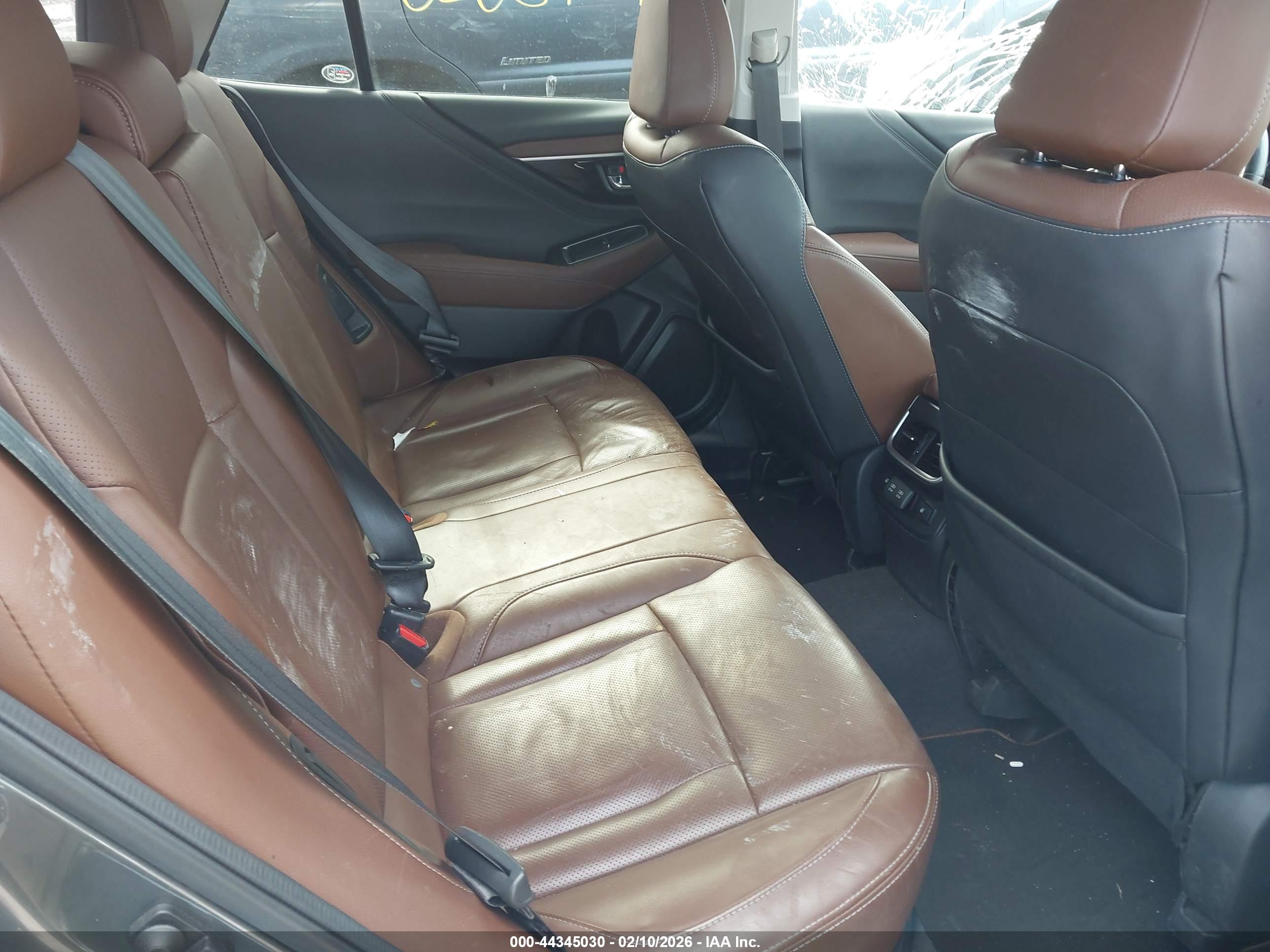 SUBARU OUTBACK image 8