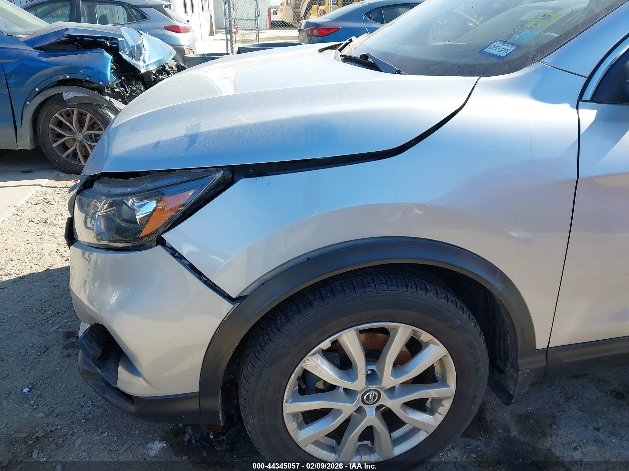 NISSAN ROGUE image 6
