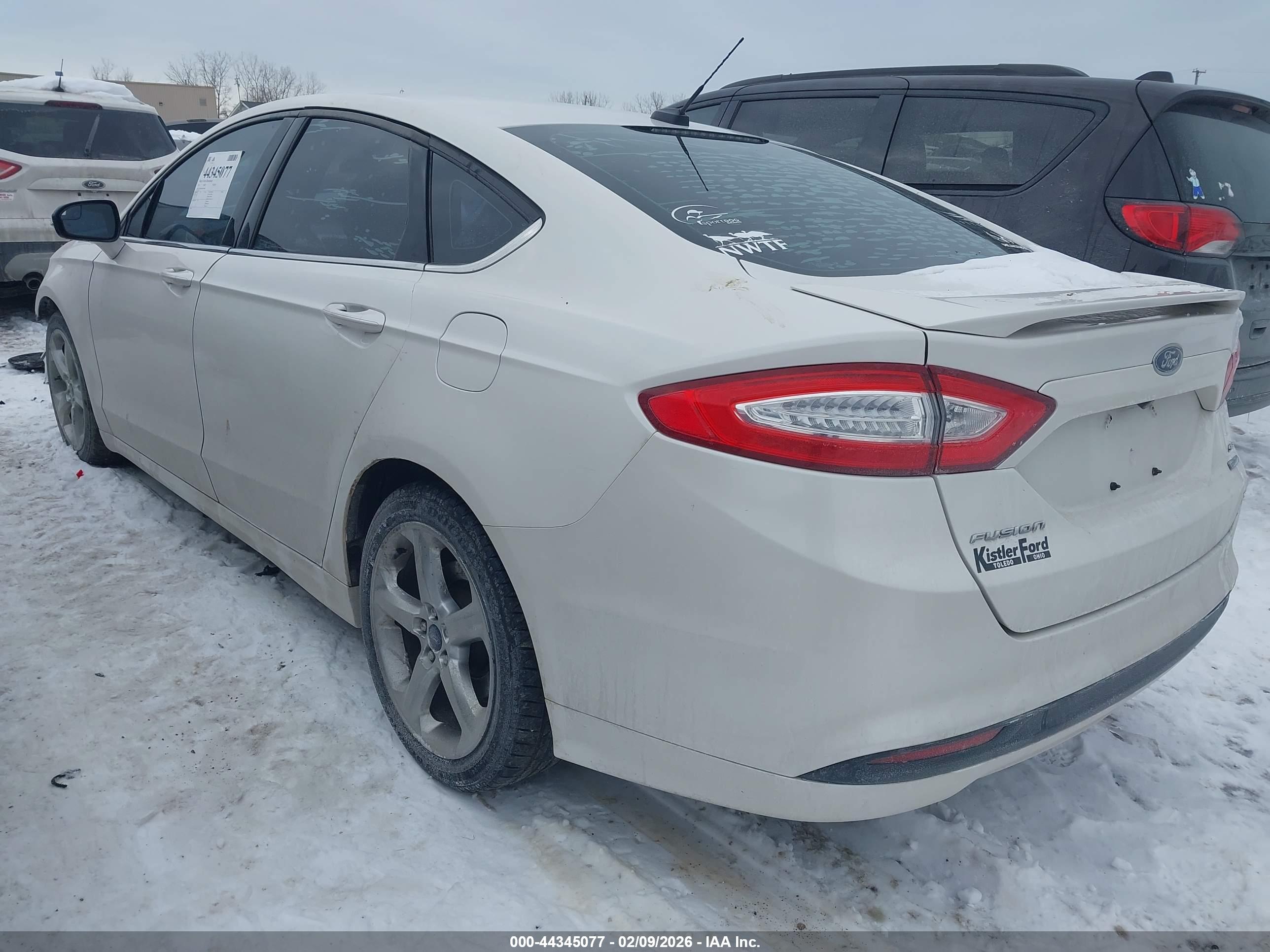 FORD FUSION image 3