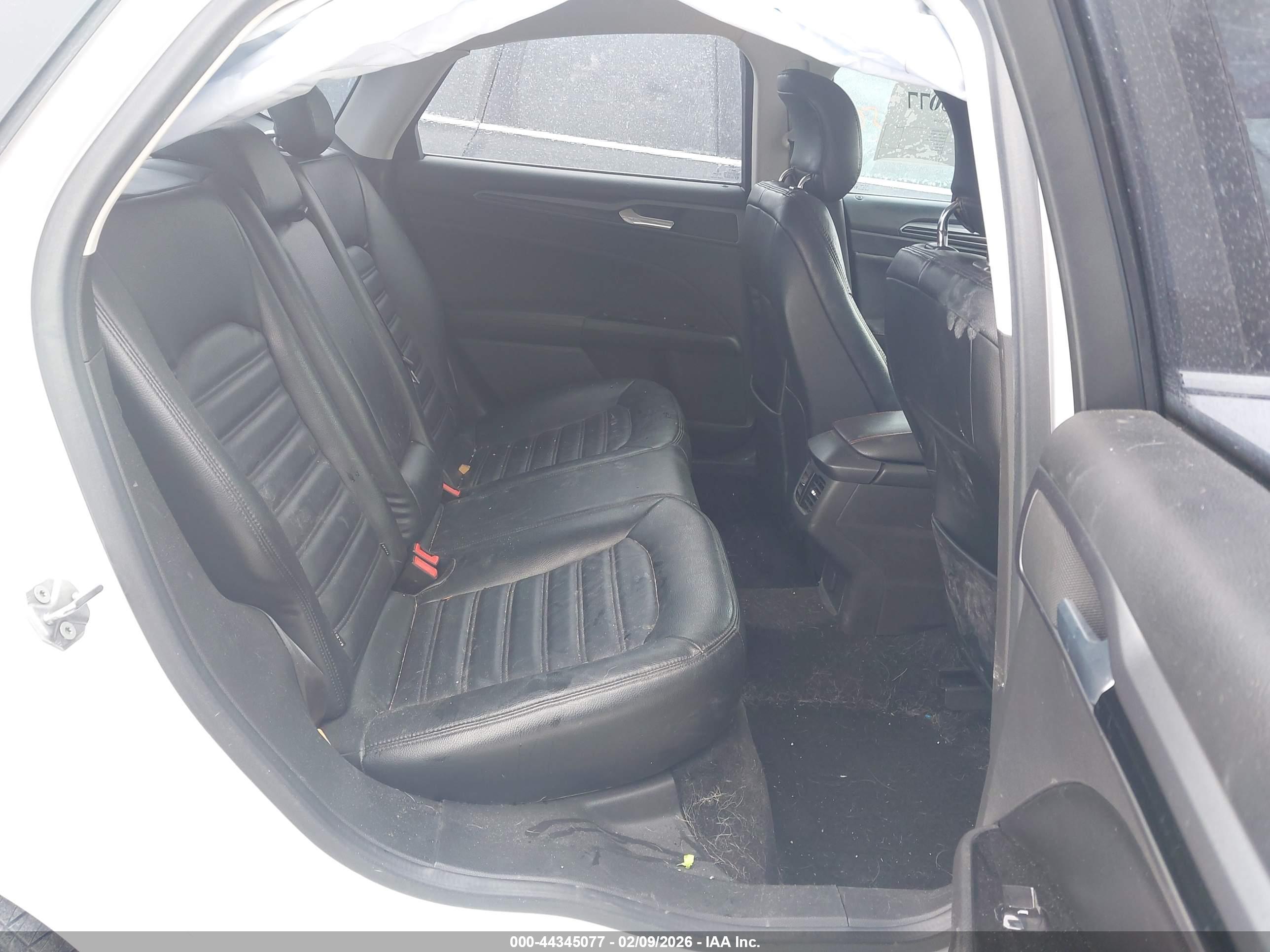 FORD FUSION image 8