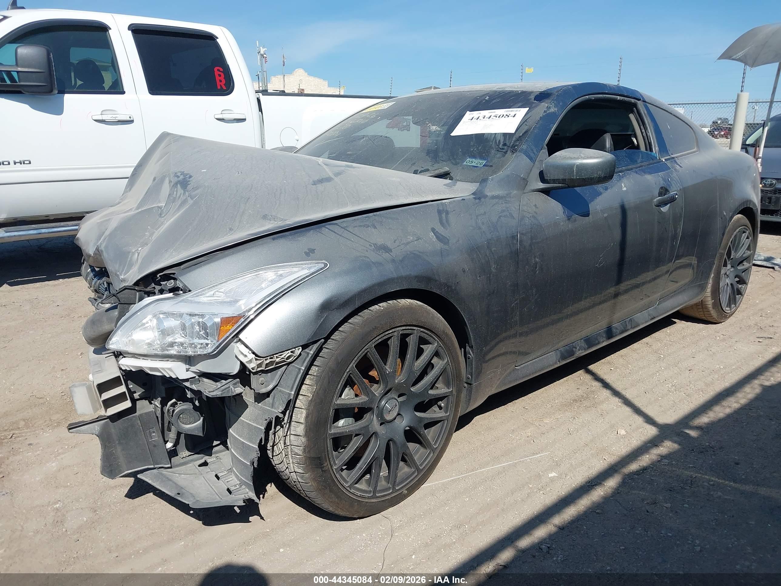 INFINITI G37 image 2