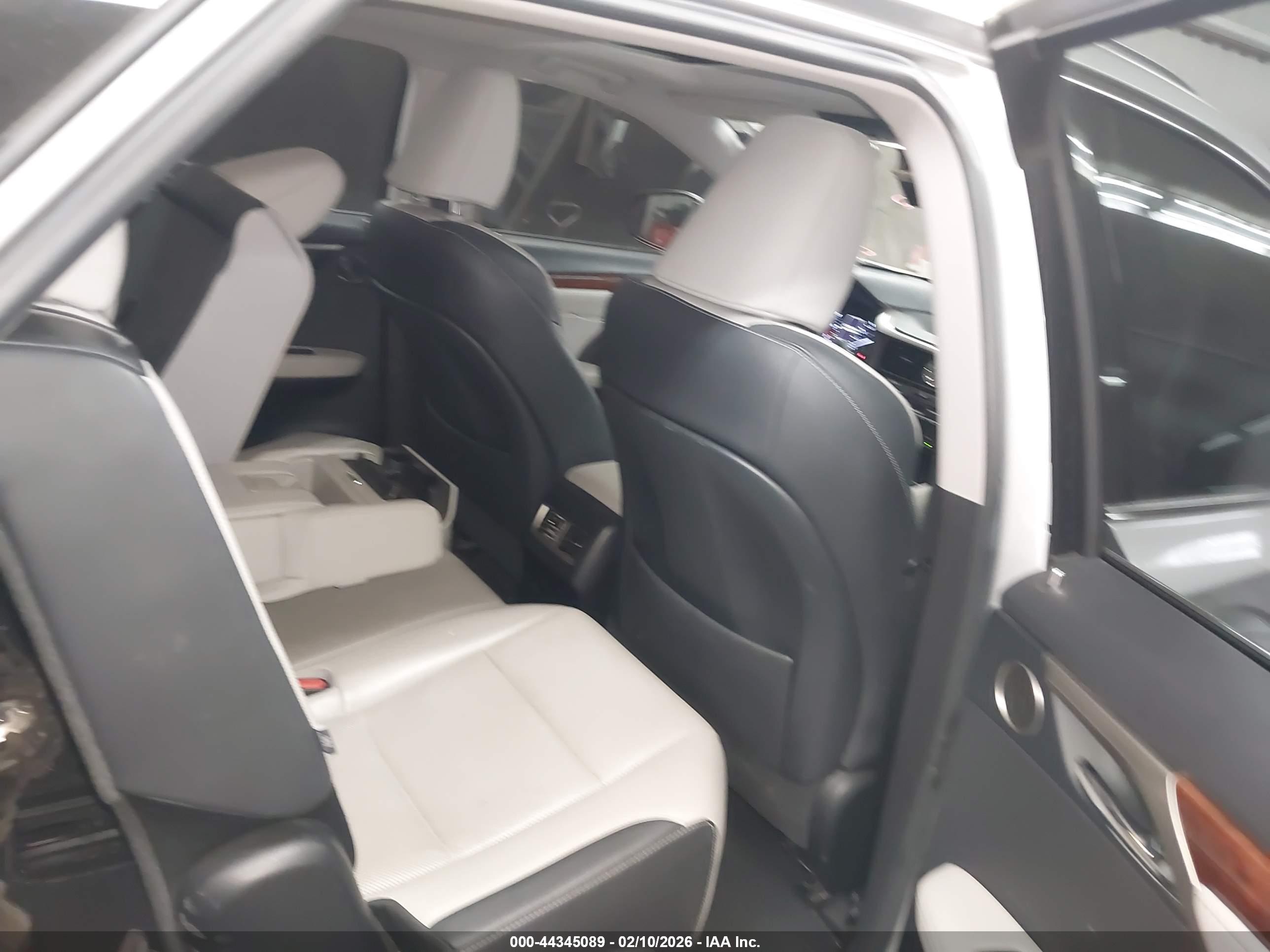 LEXUS RX image 8