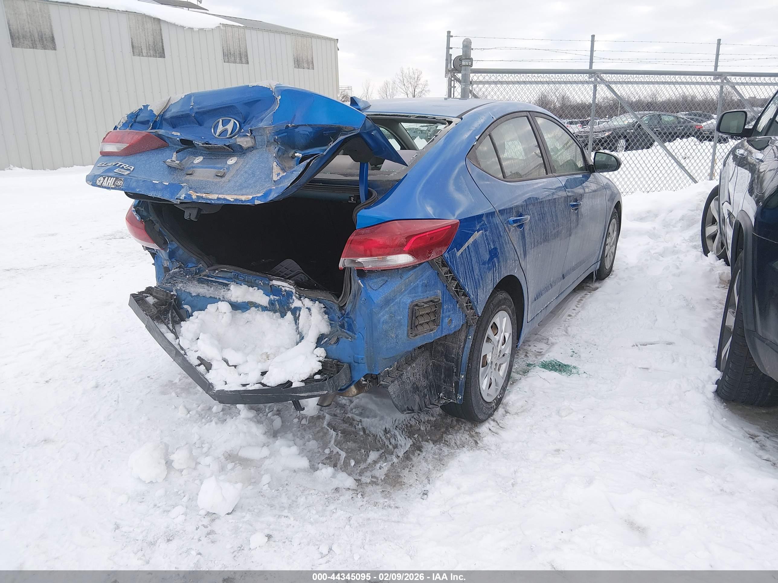 HYUNDAI ELANTRA image 4