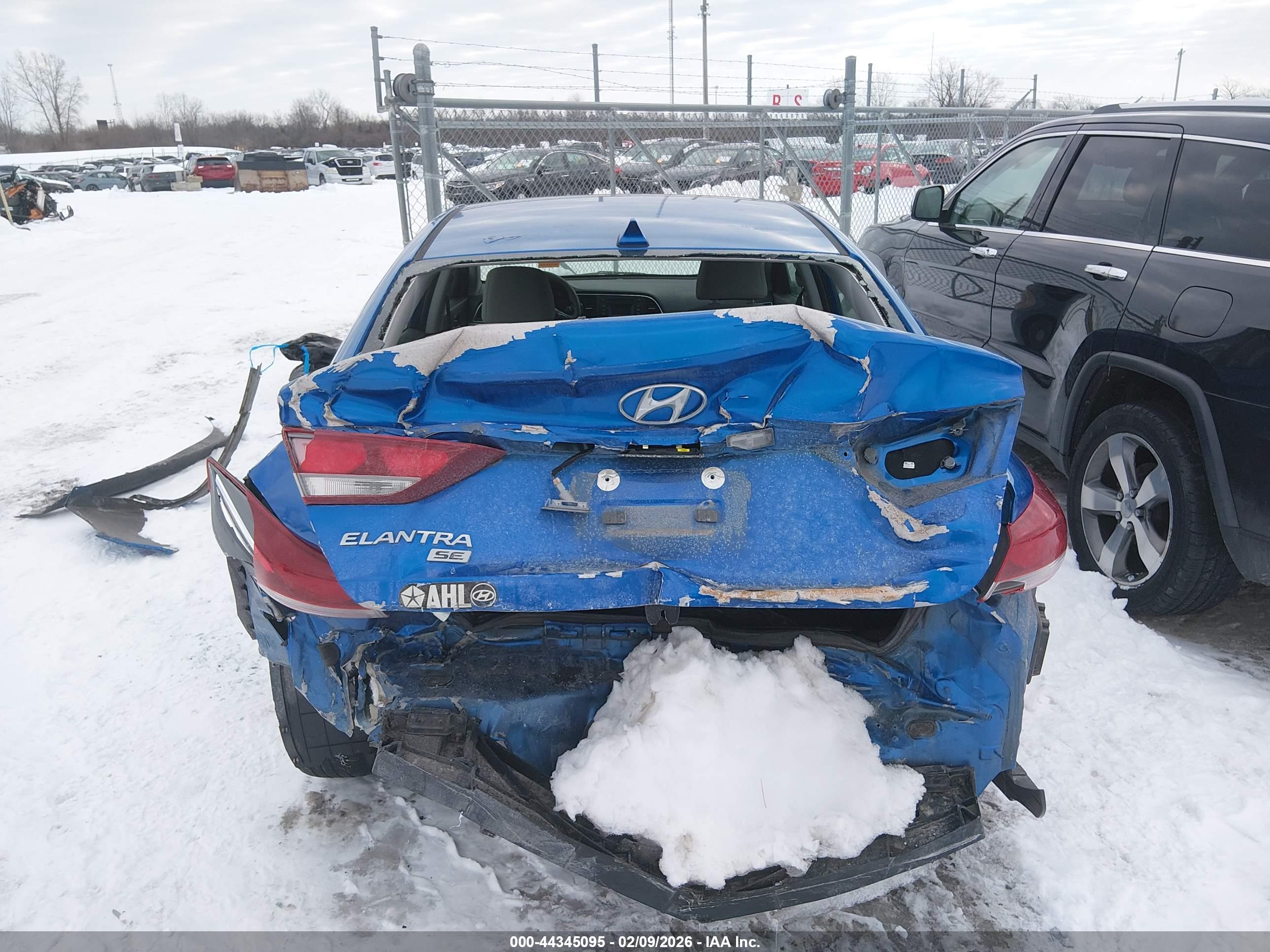 HYUNDAI ELANTRA image 6