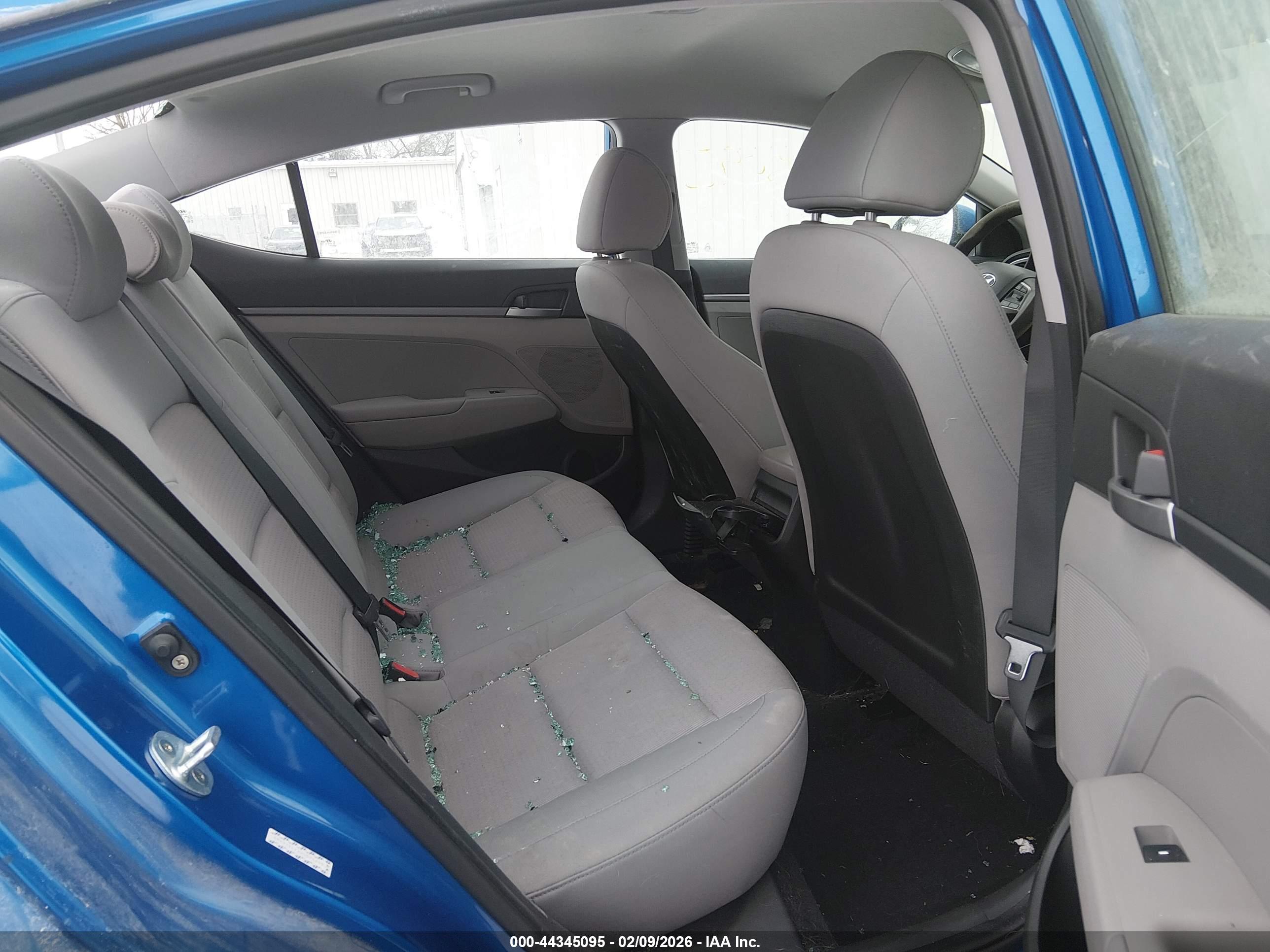 HYUNDAI ELANTRA image 8