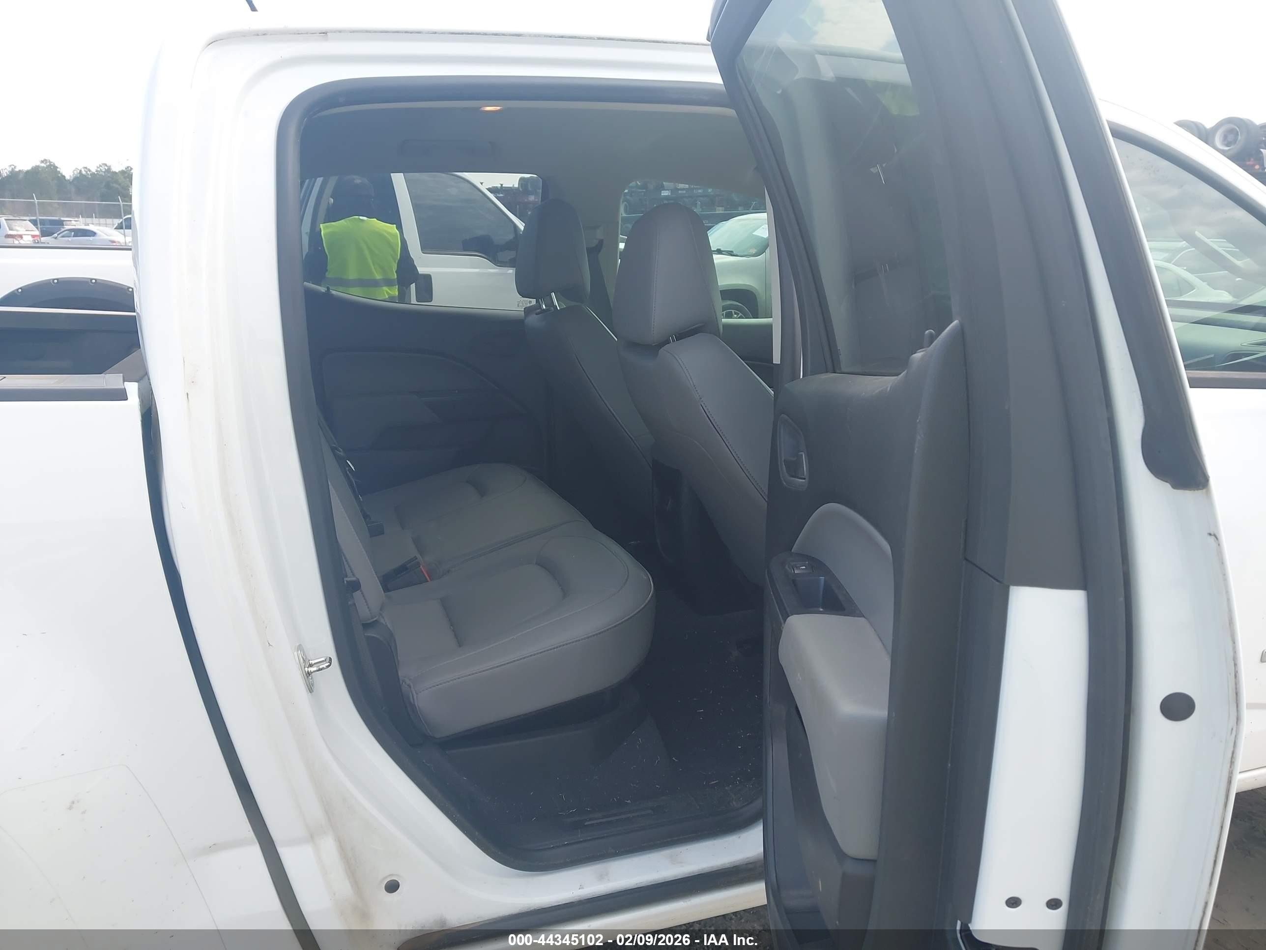 CHEVROLET COLORADO image 8