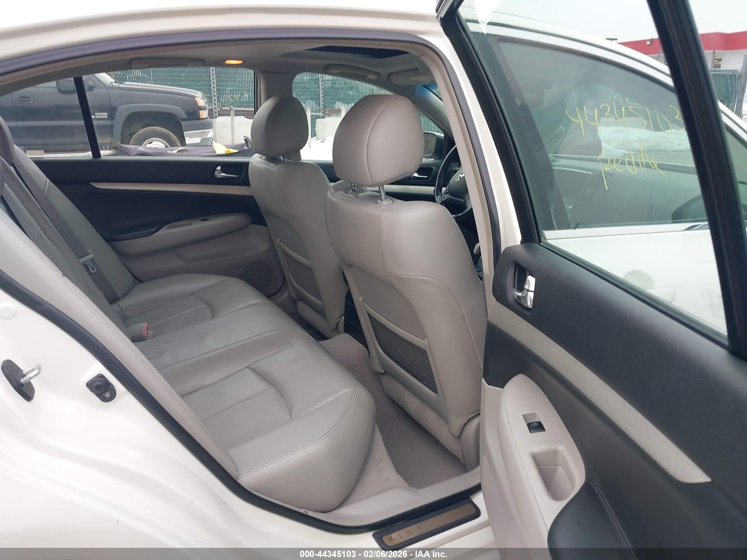 INFINITI G35 image 8