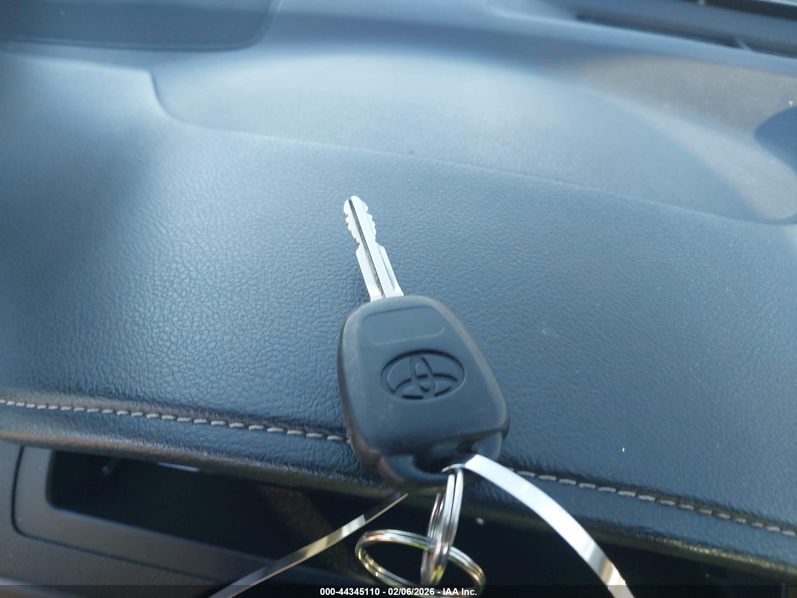 TOYOTA CAMRY image 11
