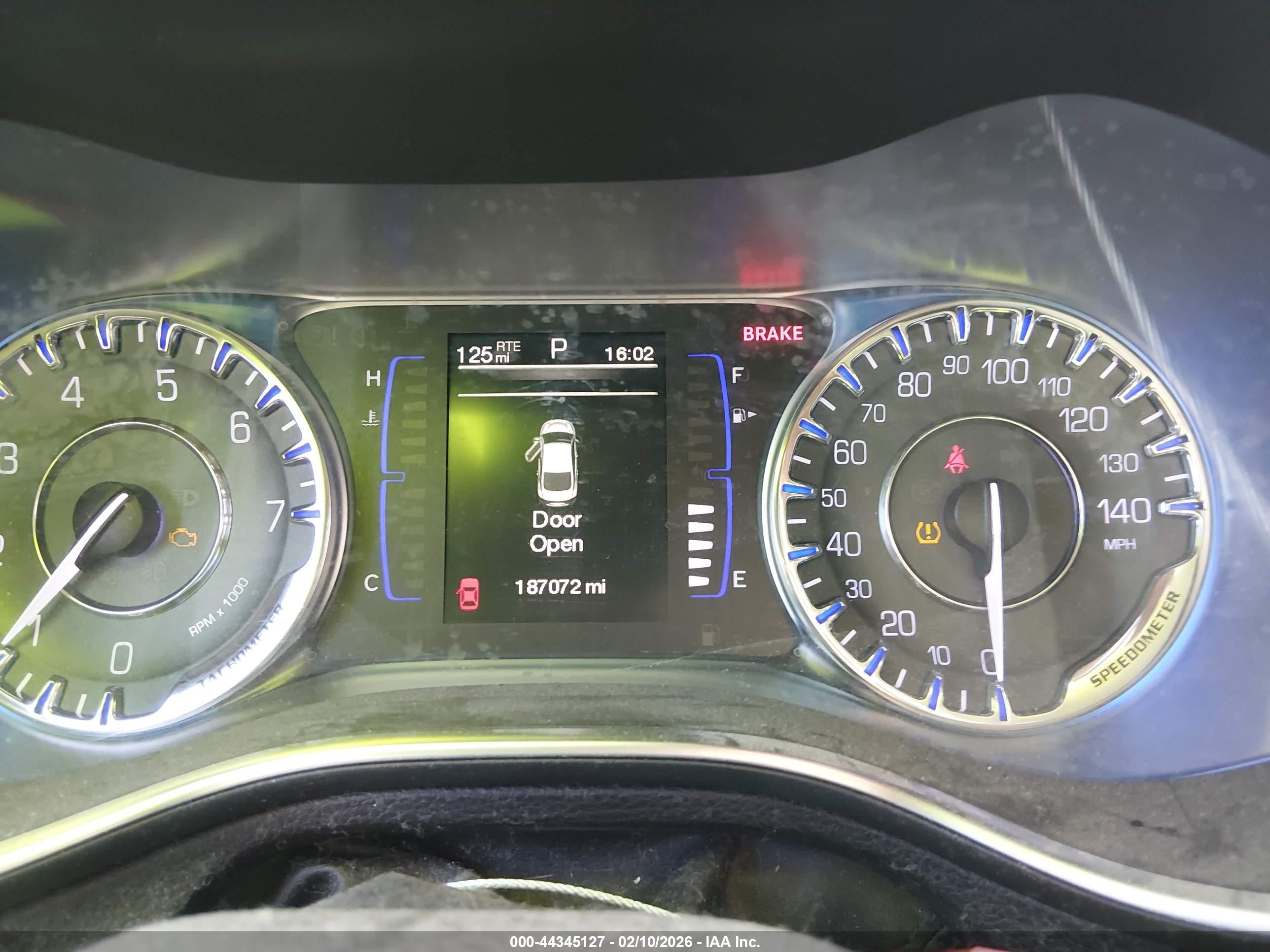 CHRYSLER 200 image 7