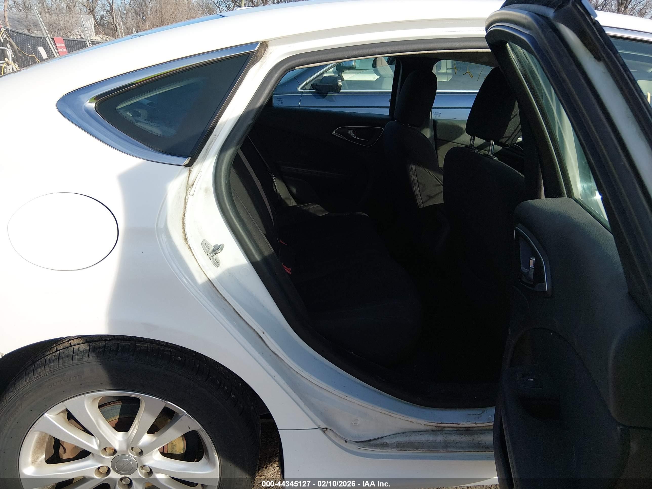 CHRYSLER 200 image 8