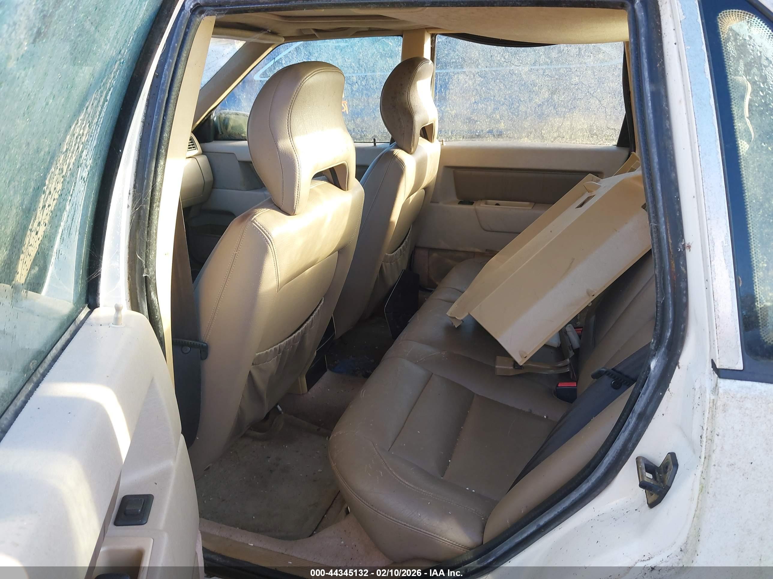 VOLVO 850 image 8