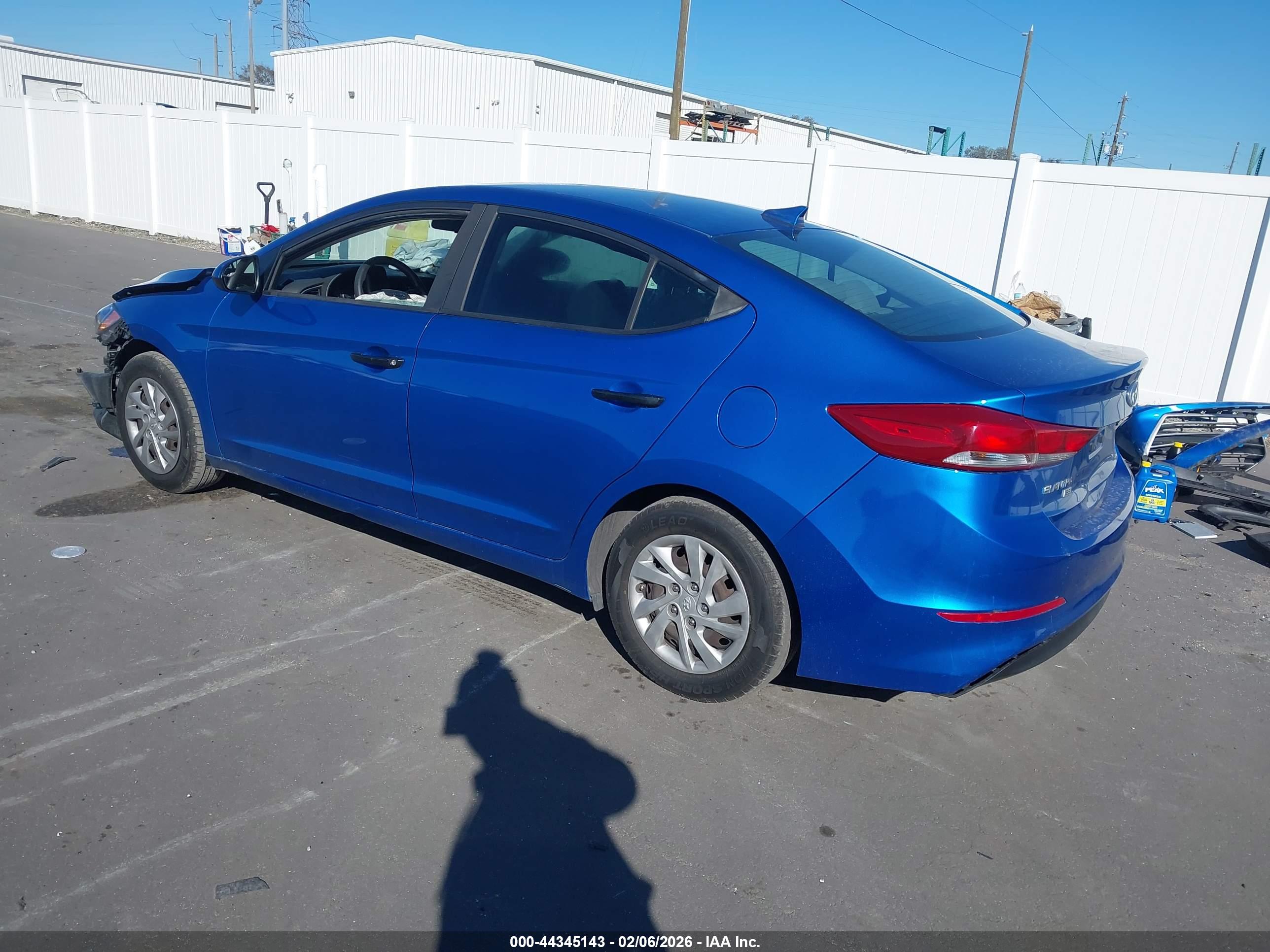 HYUNDAI ELANTRA image 3