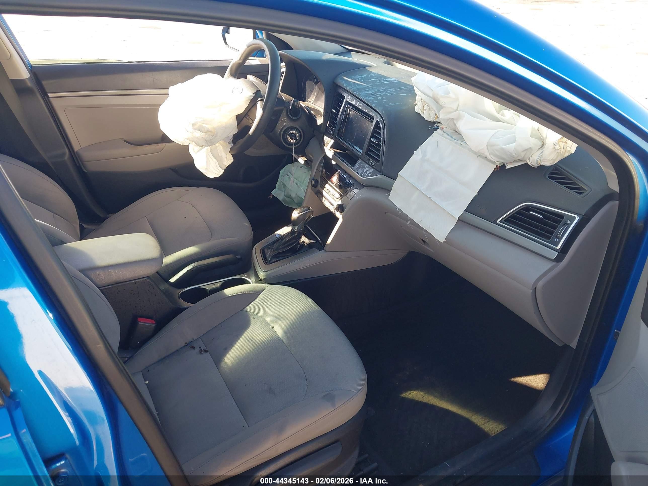 HYUNDAI ELANTRA image 5