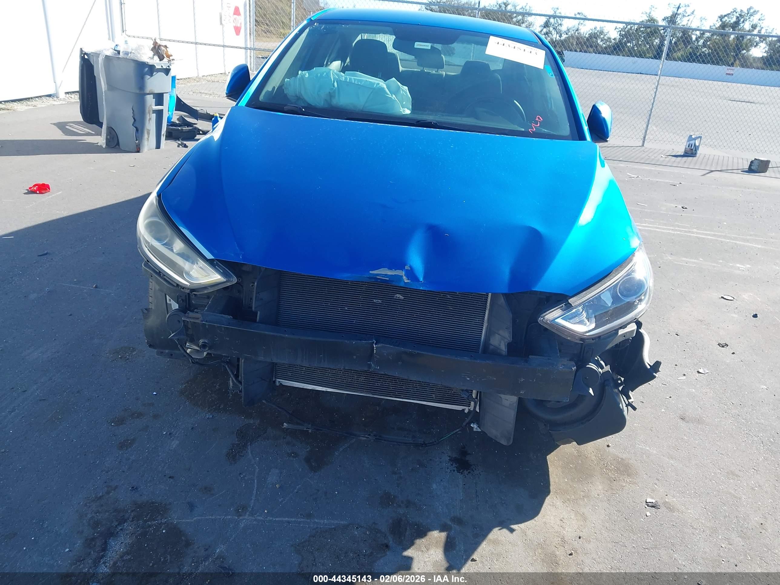 HYUNDAI ELANTRA image 6
