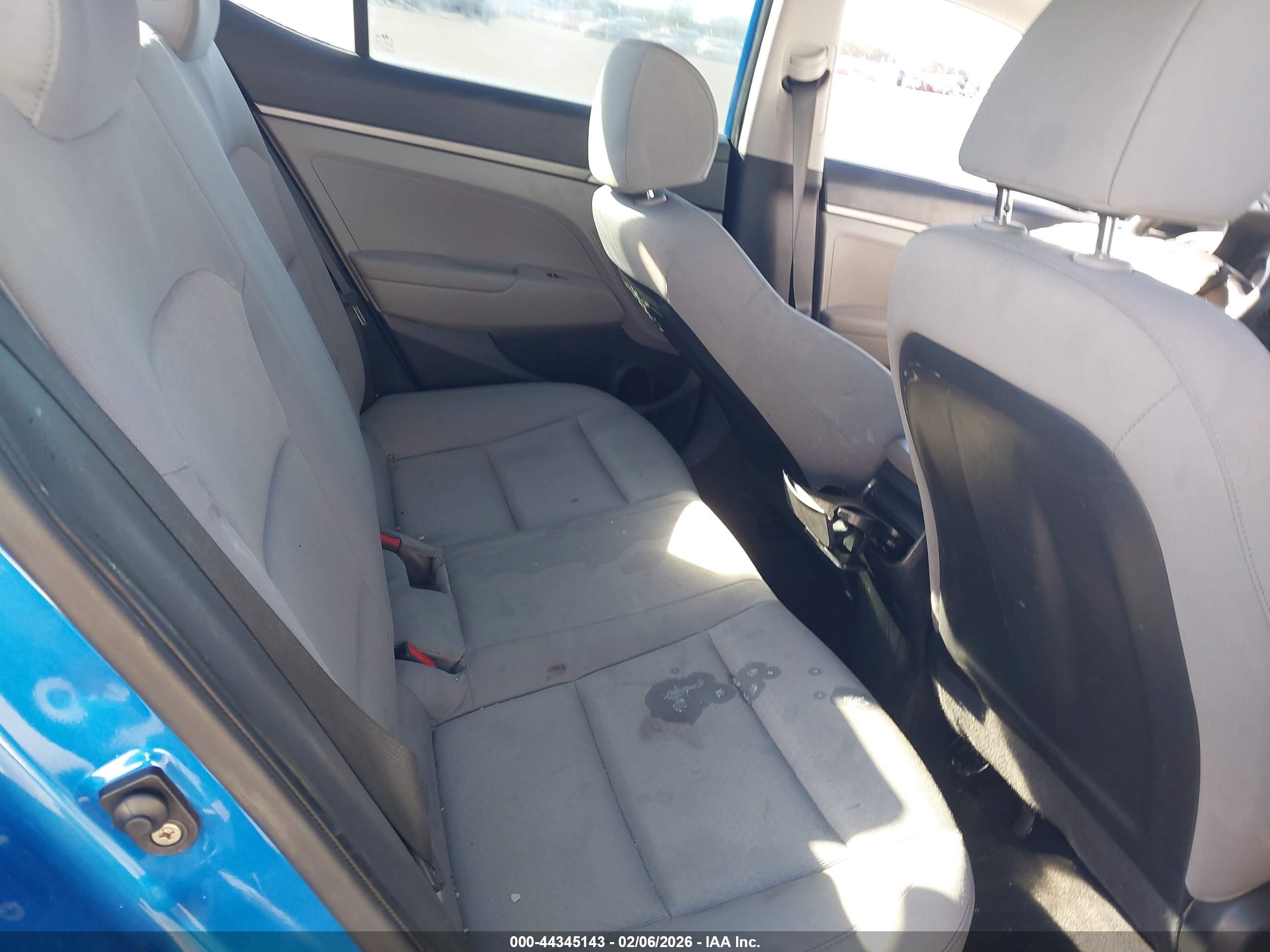 HYUNDAI ELANTRA image 8