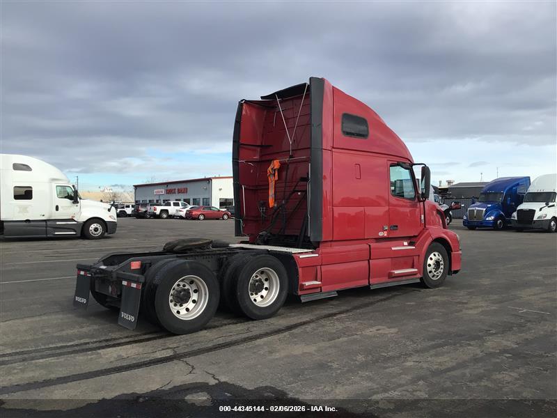 VOLVO VNL image 4