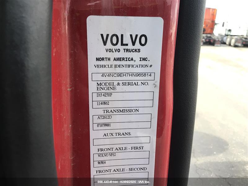 VOLVO VNL image 9