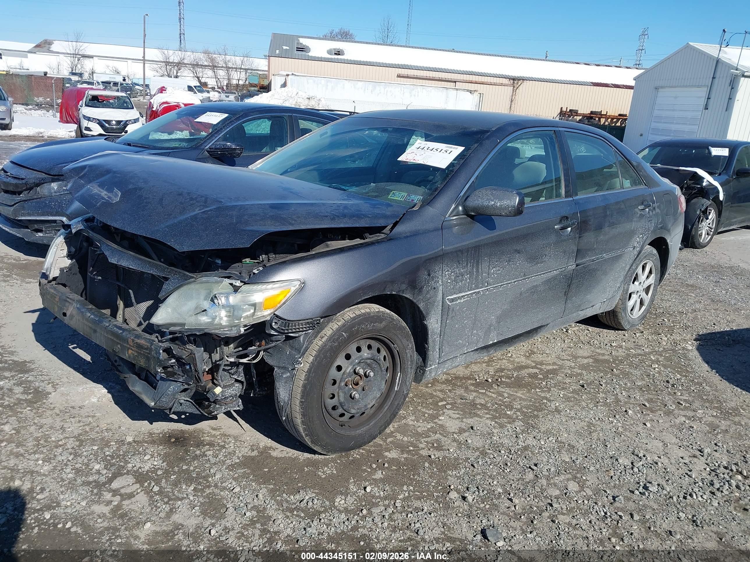 TOYOTA CAMRY image 2