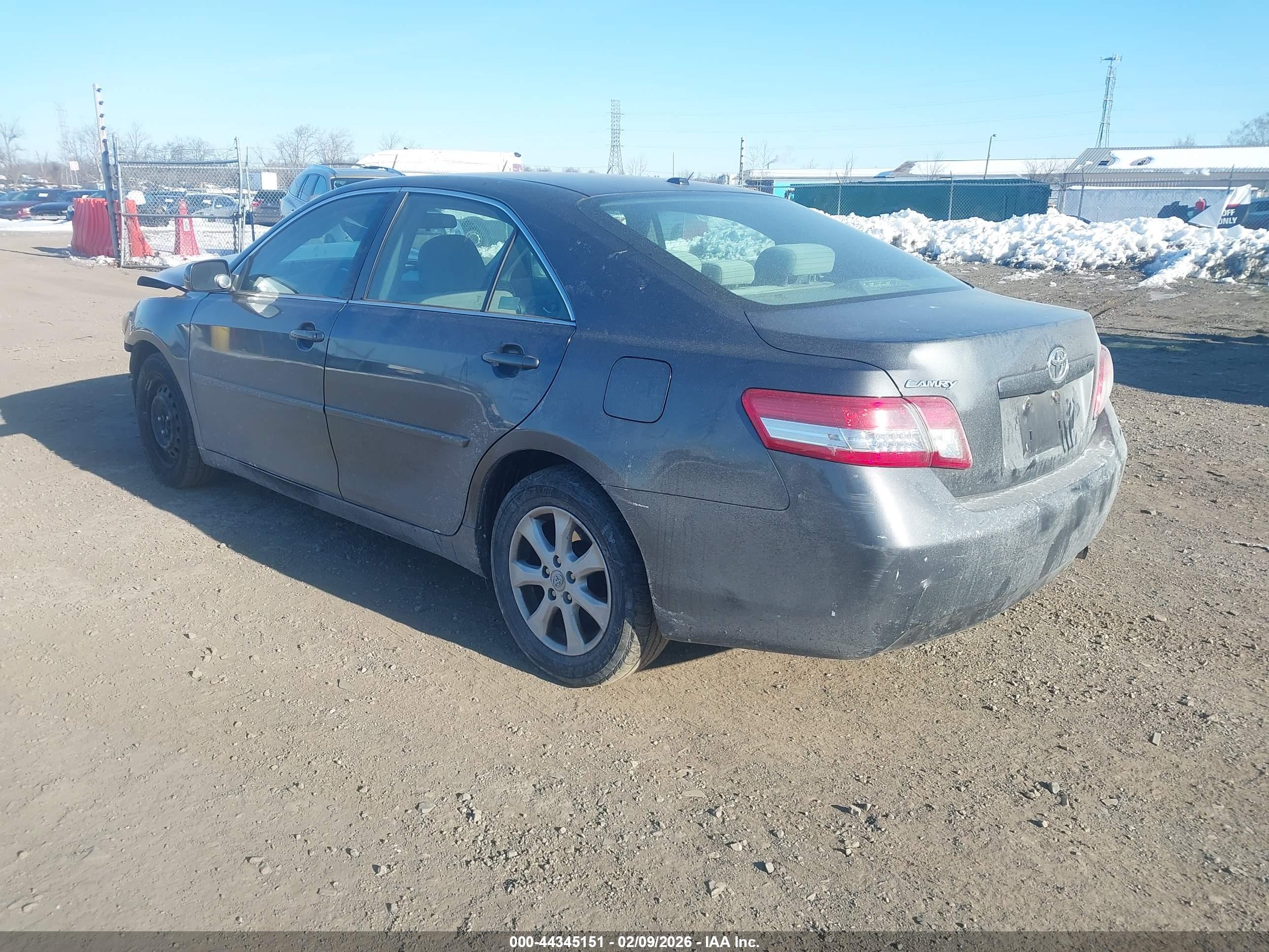 TOYOTA CAMRY image 3