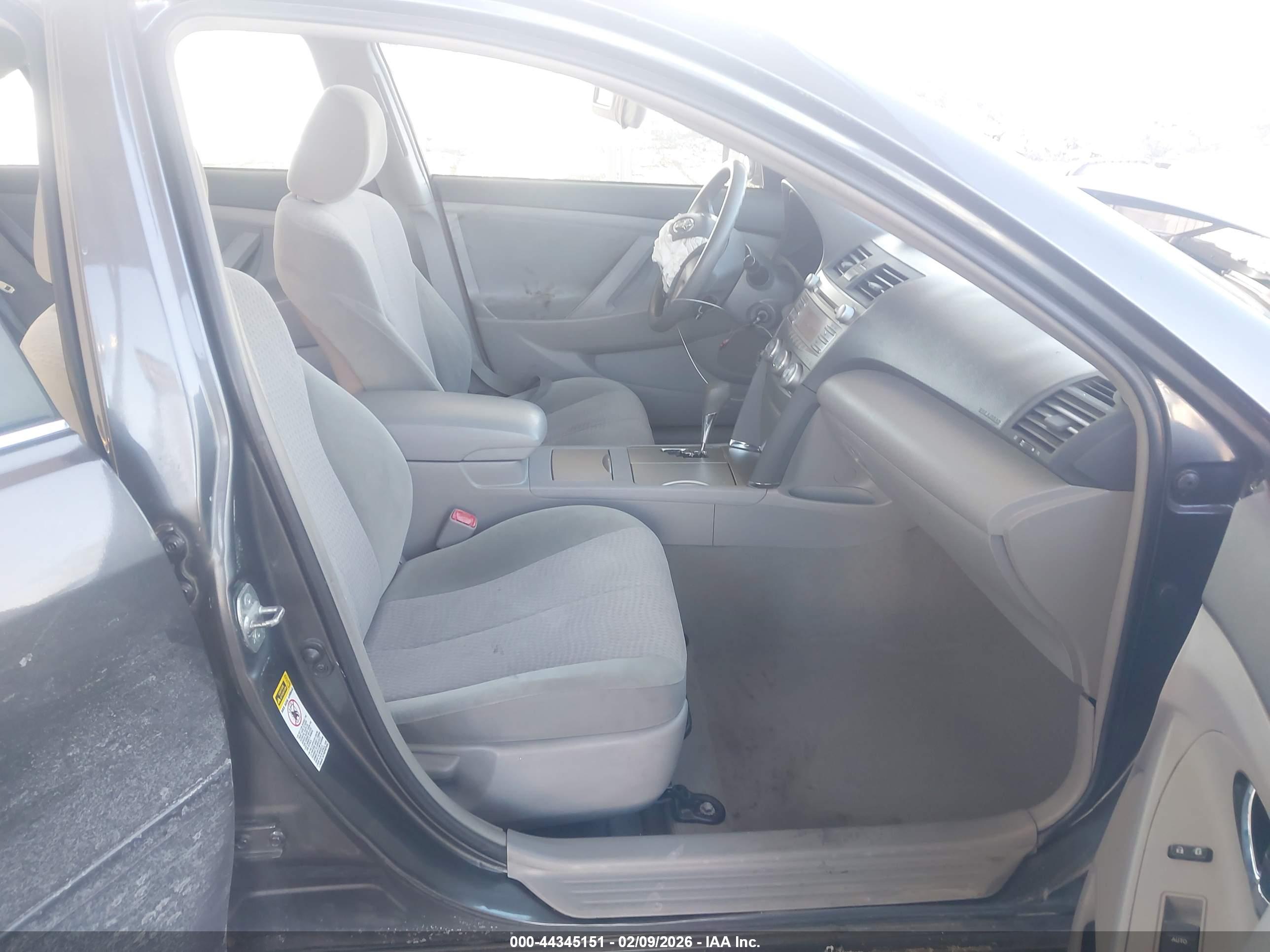 TOYOTA CAMRY image 5