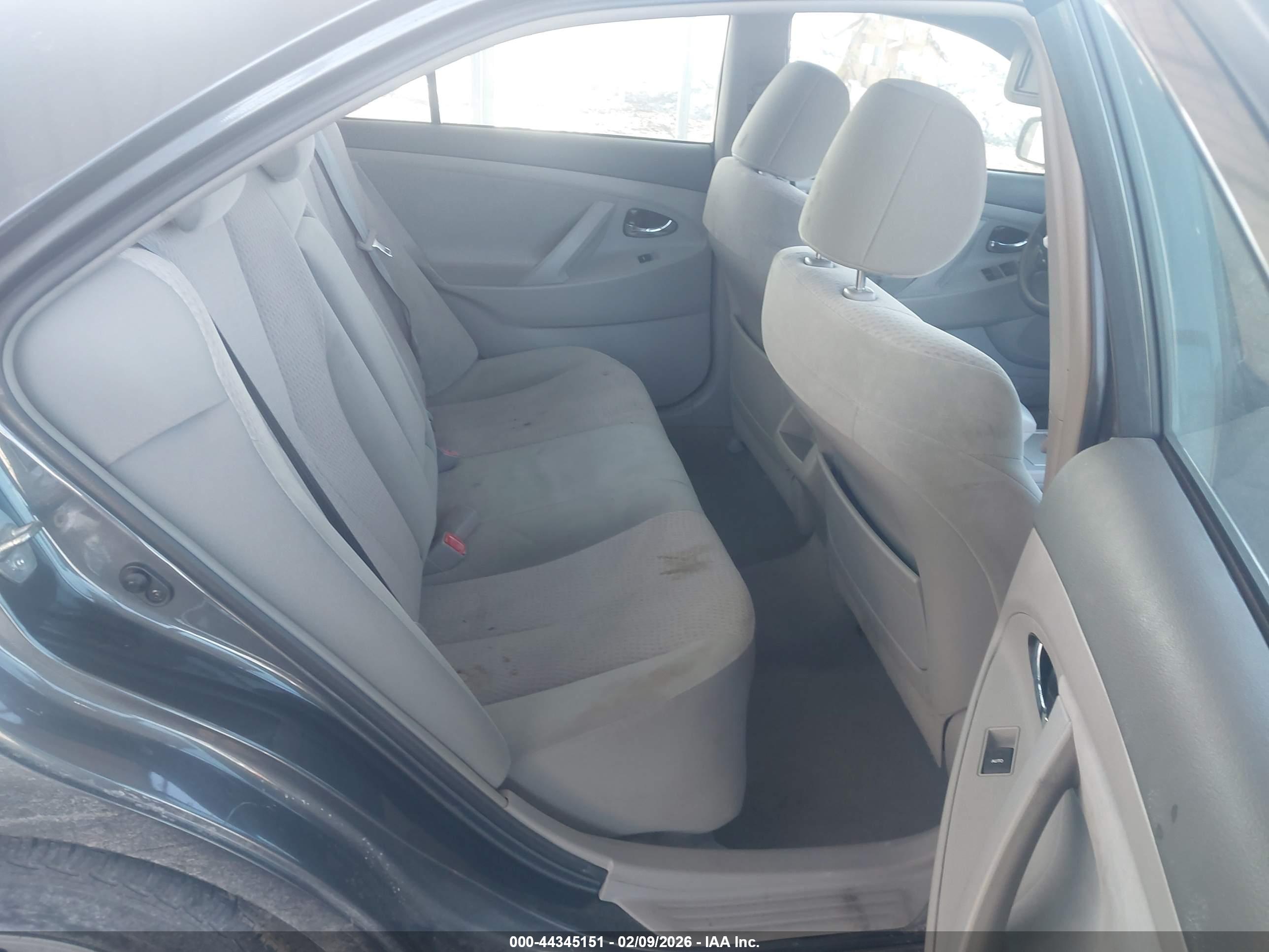 TOYOTA CAMRY image 8