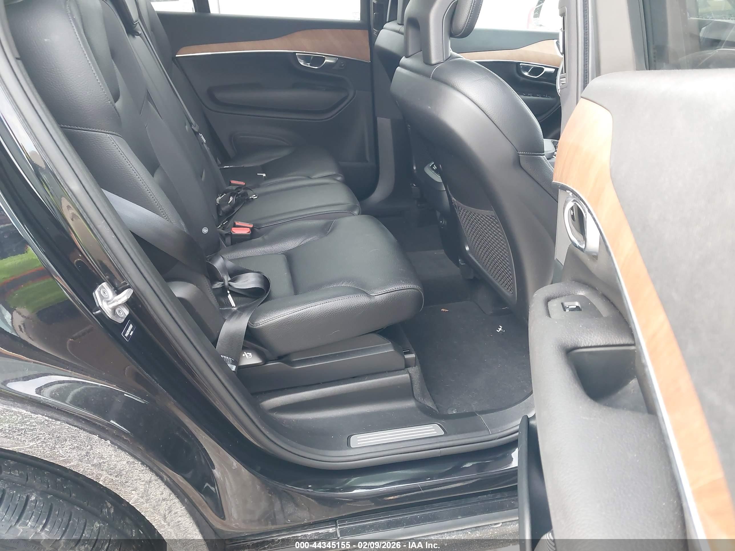 VOLVO XC90 image 8