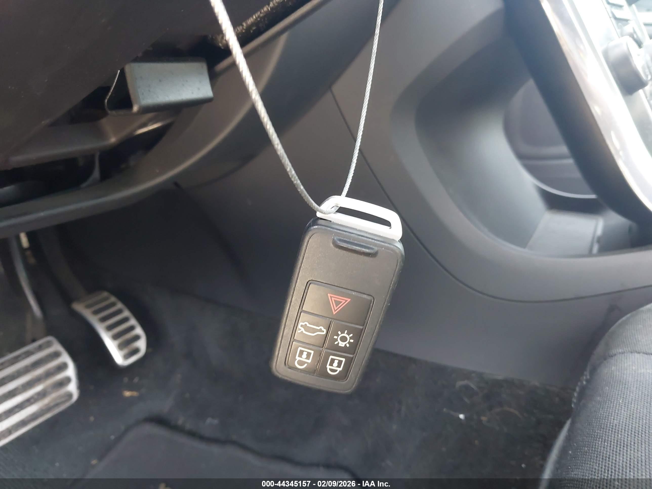 VOLVO S60 image 11