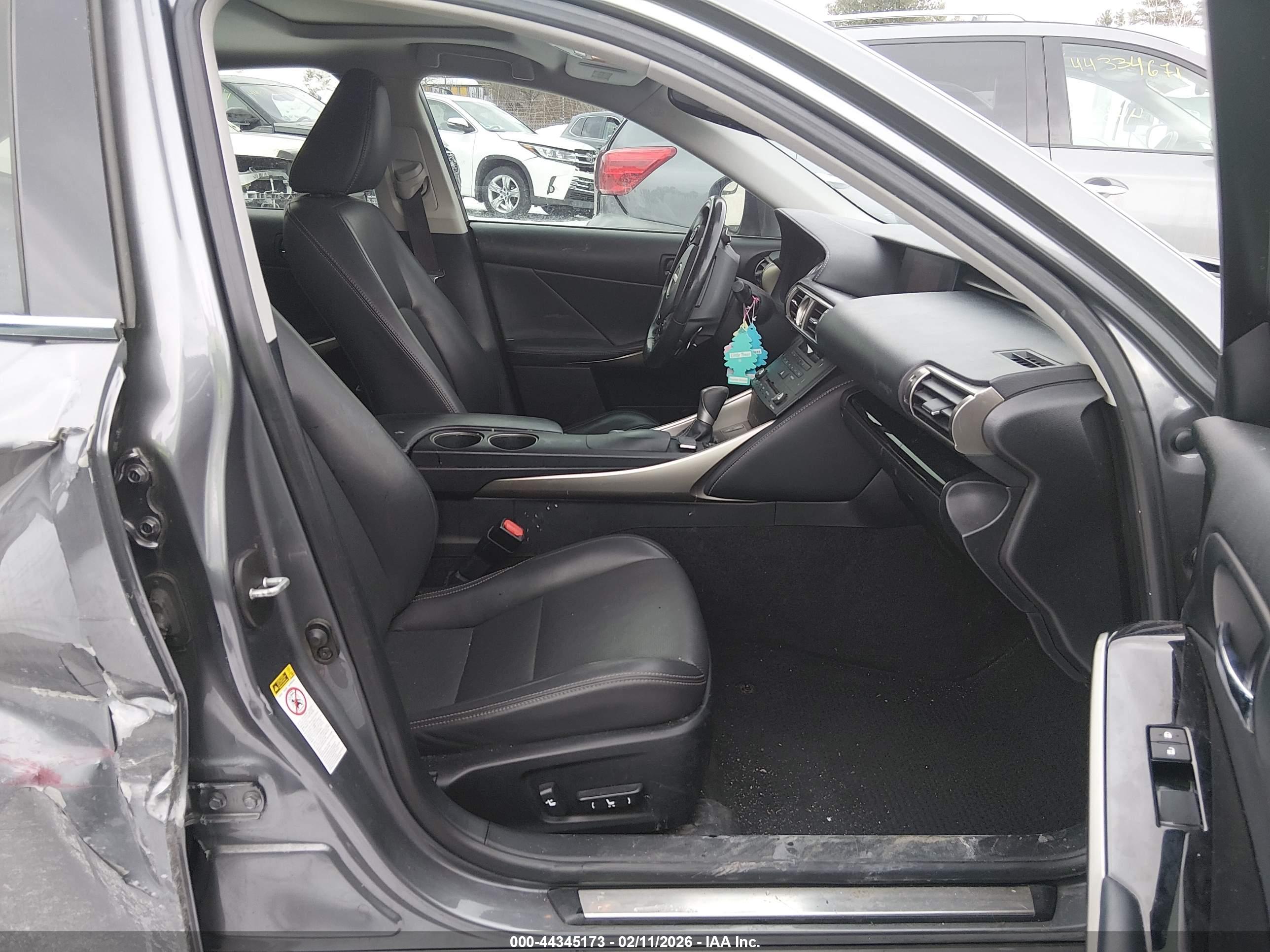 LEXUS IS image 5