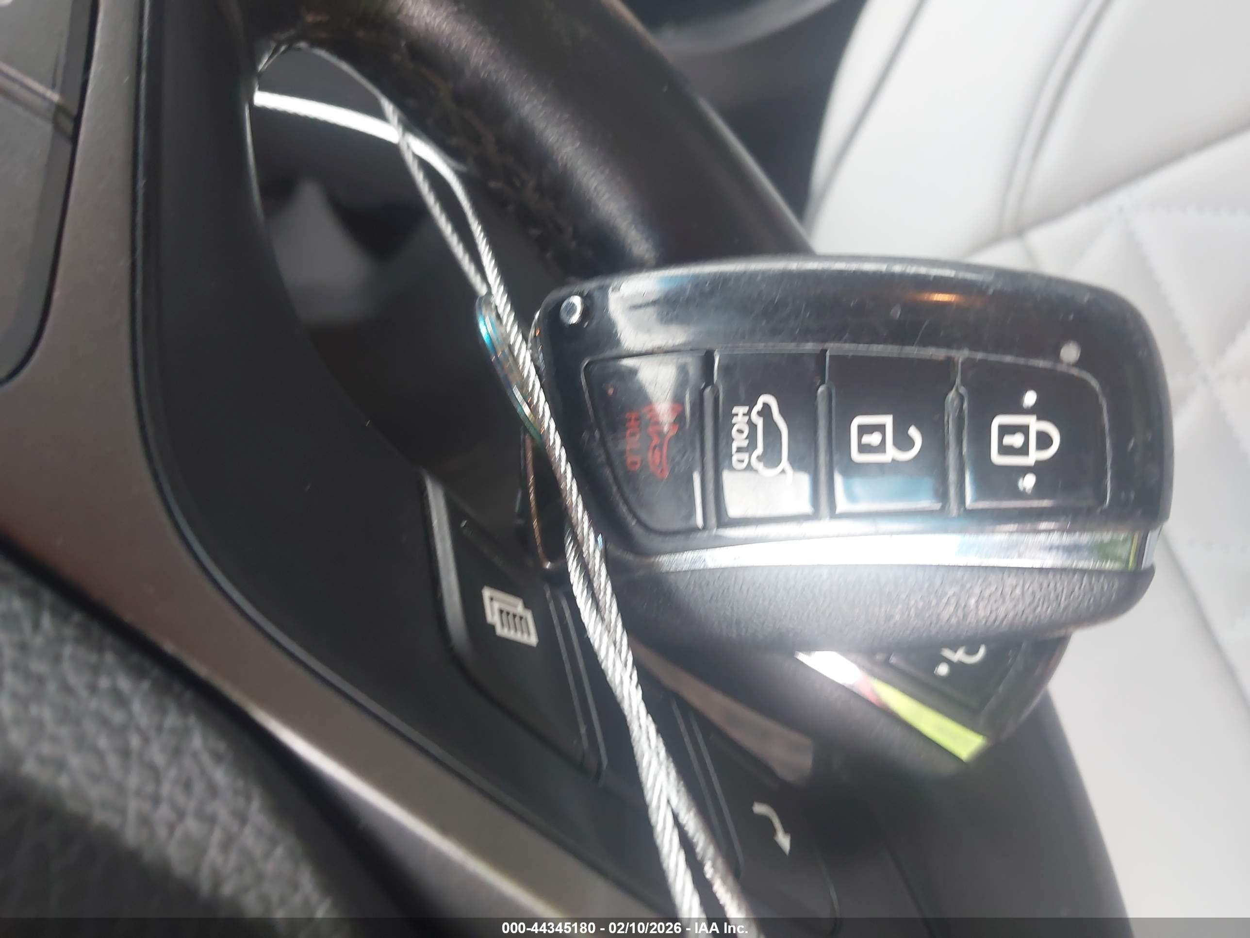 HYUNDAI SANTA image 11