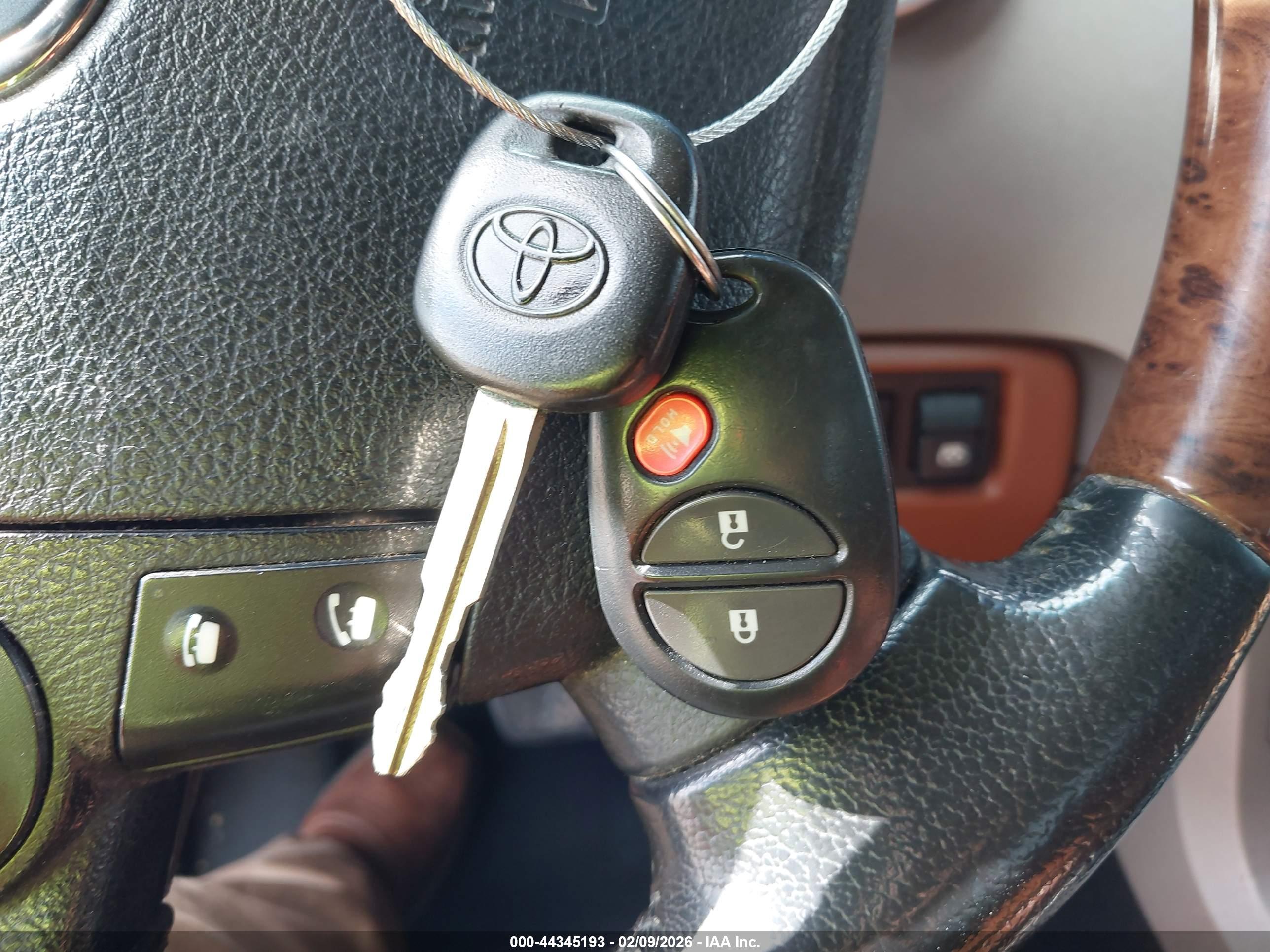 TOYOTA TUNDRA image 11