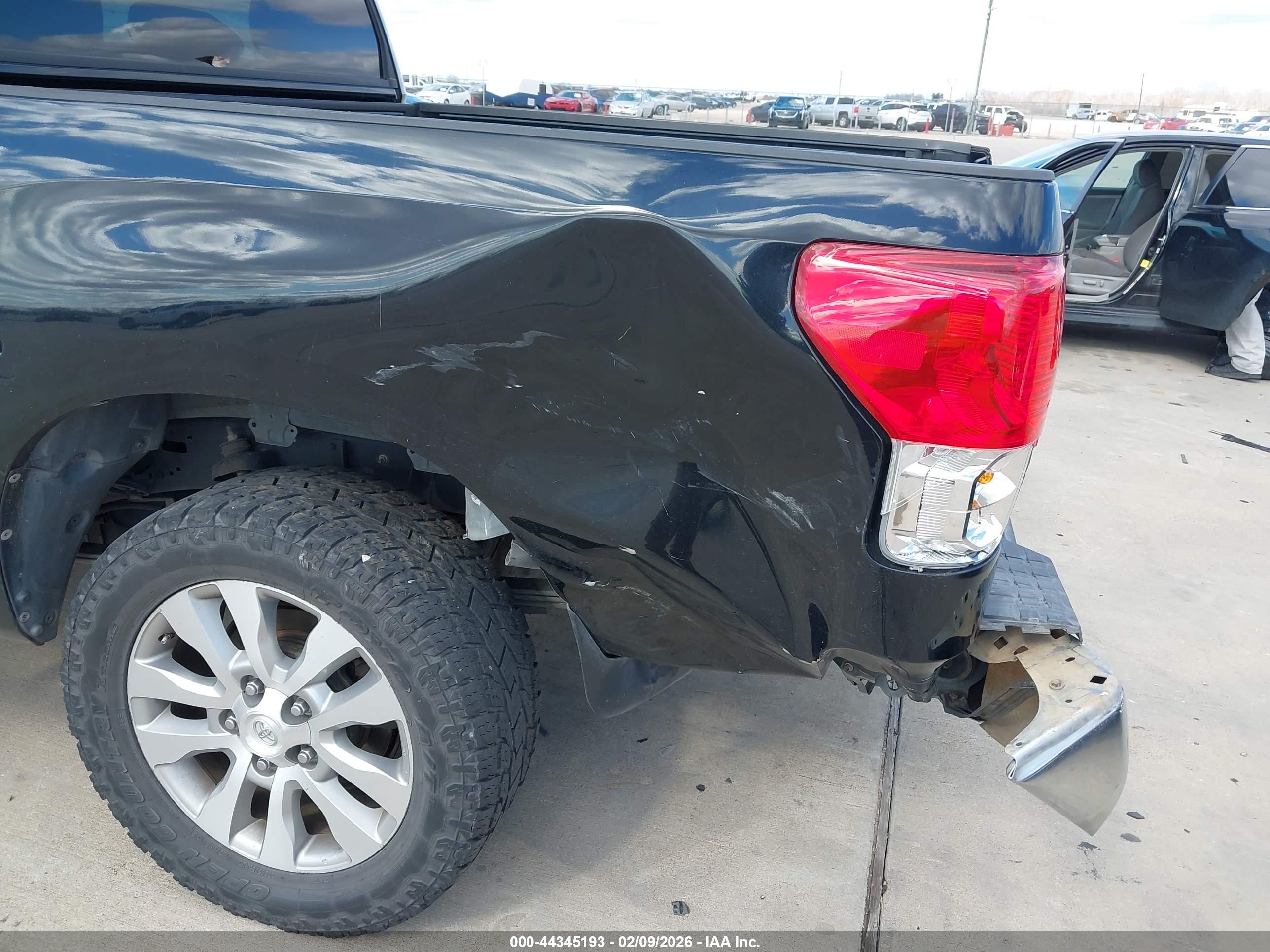 TOYOTA TUNDRA image 6