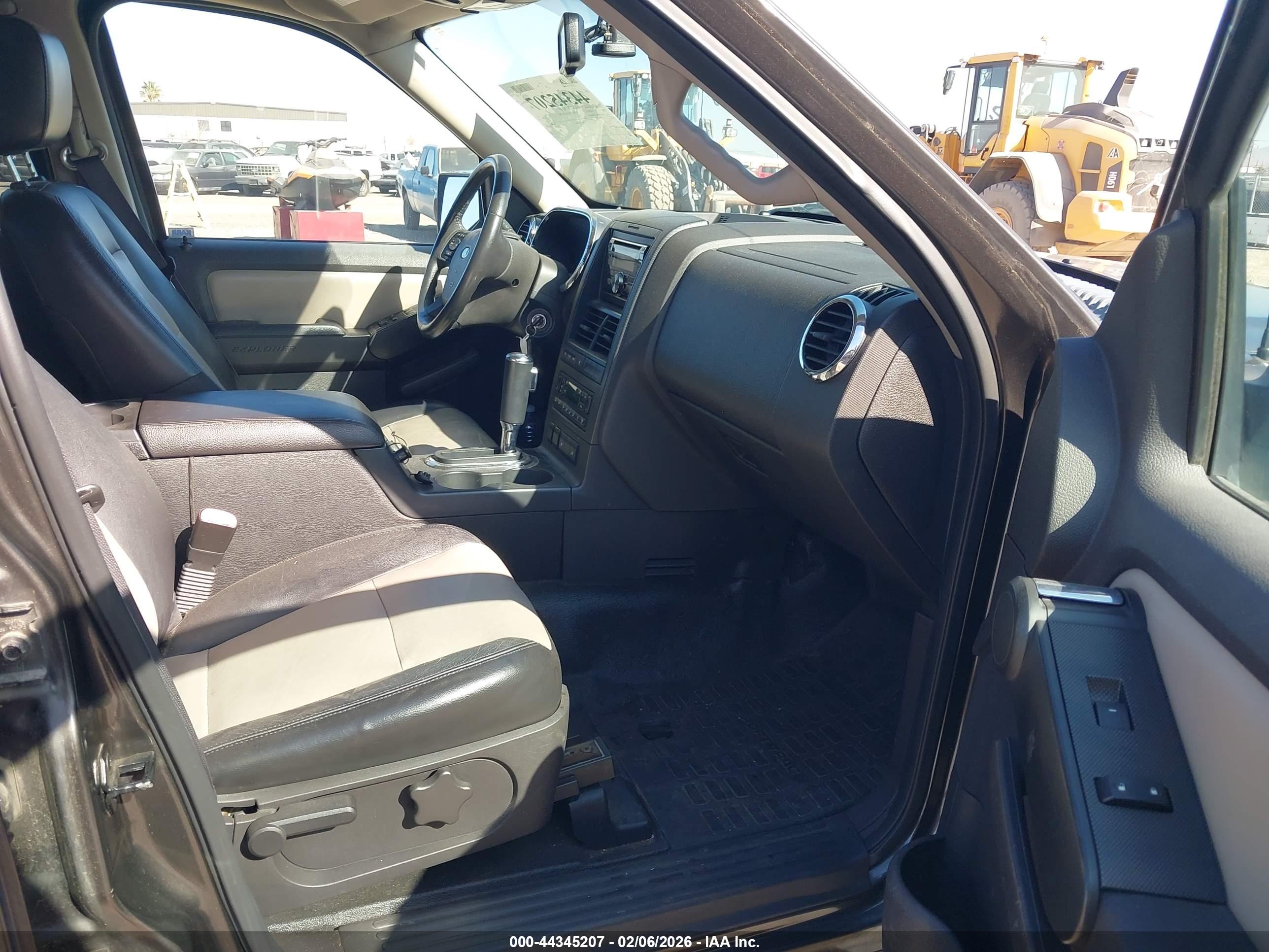 FORD EXPLORER image 5