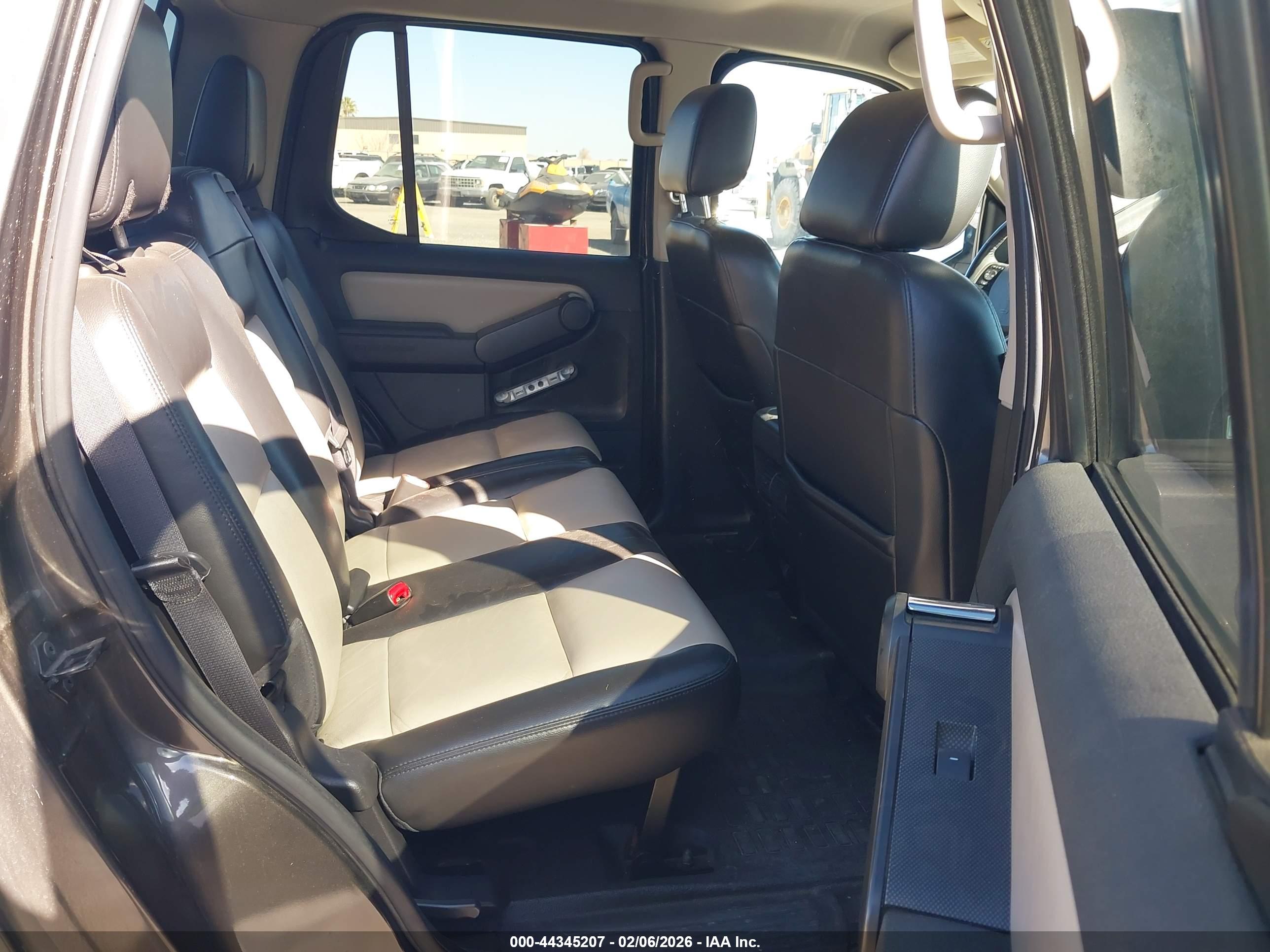 FORD EXPLORER image 8