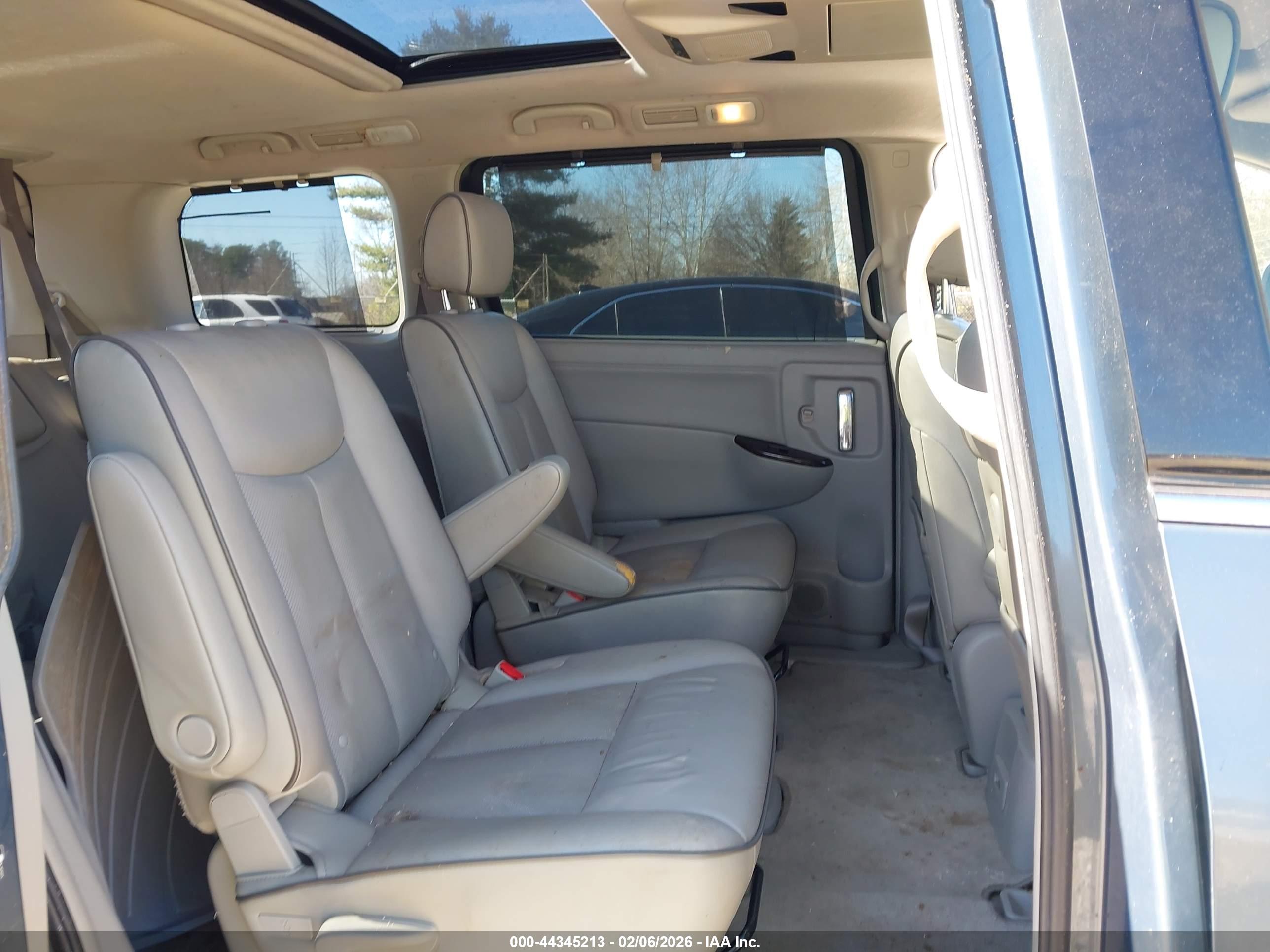 NISSAN QUEST image 8