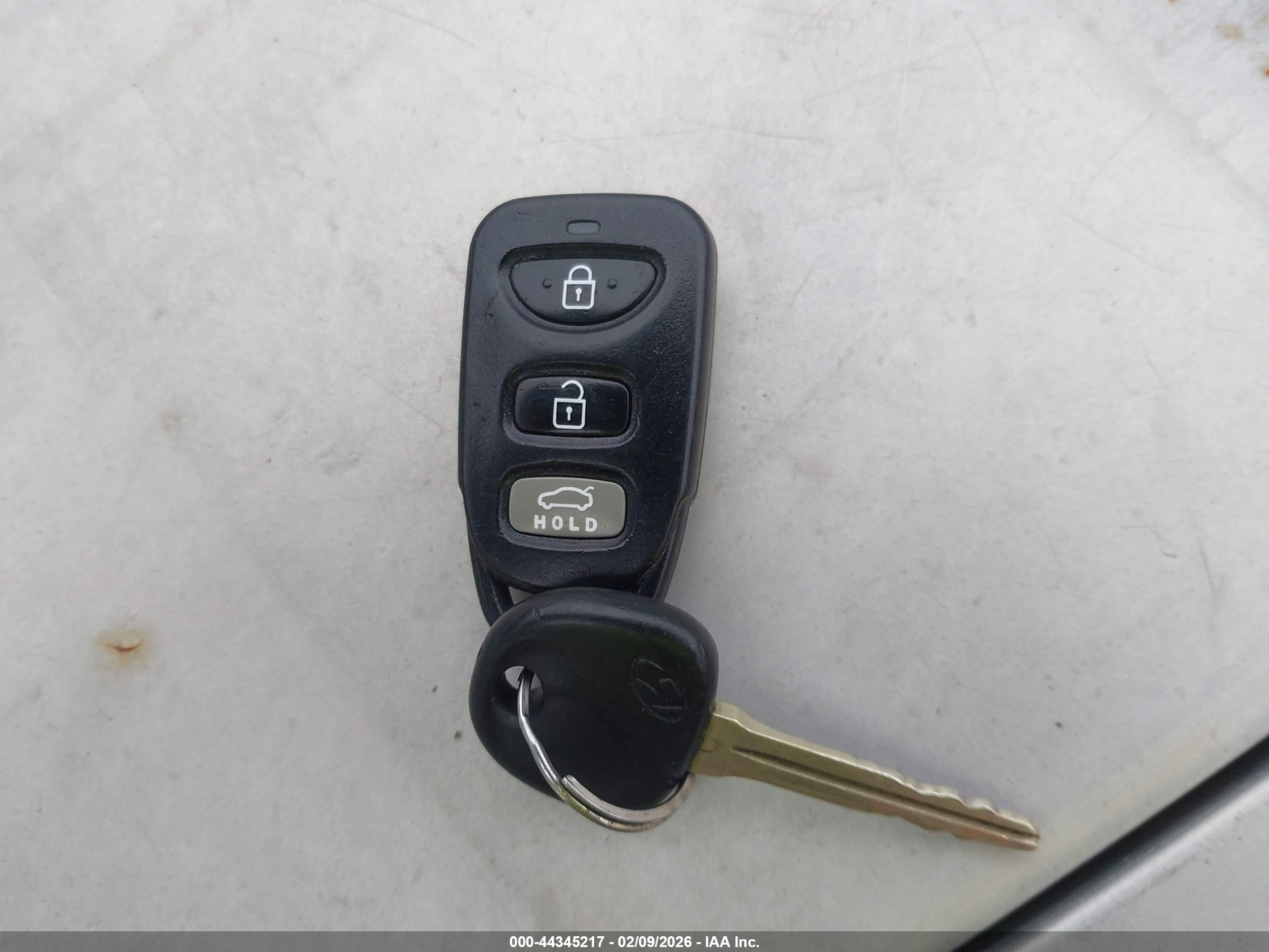 HYUNDAI ELANTRA image 11