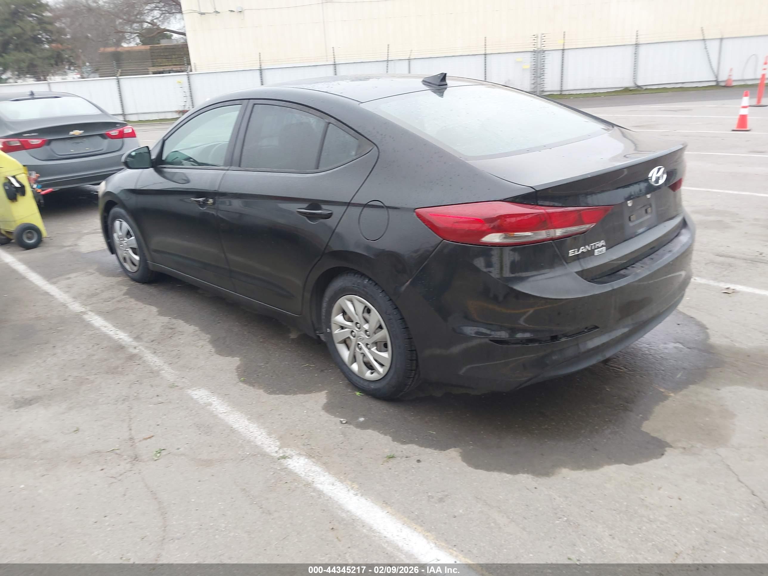 HYUNDAI ELANTRA image 3