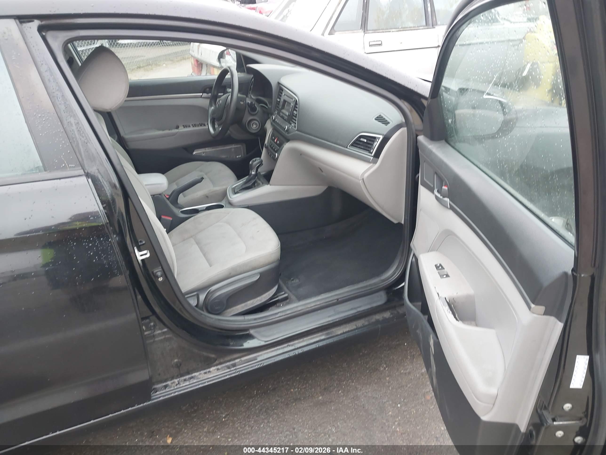 HYUNDAI ELANTRA image 5