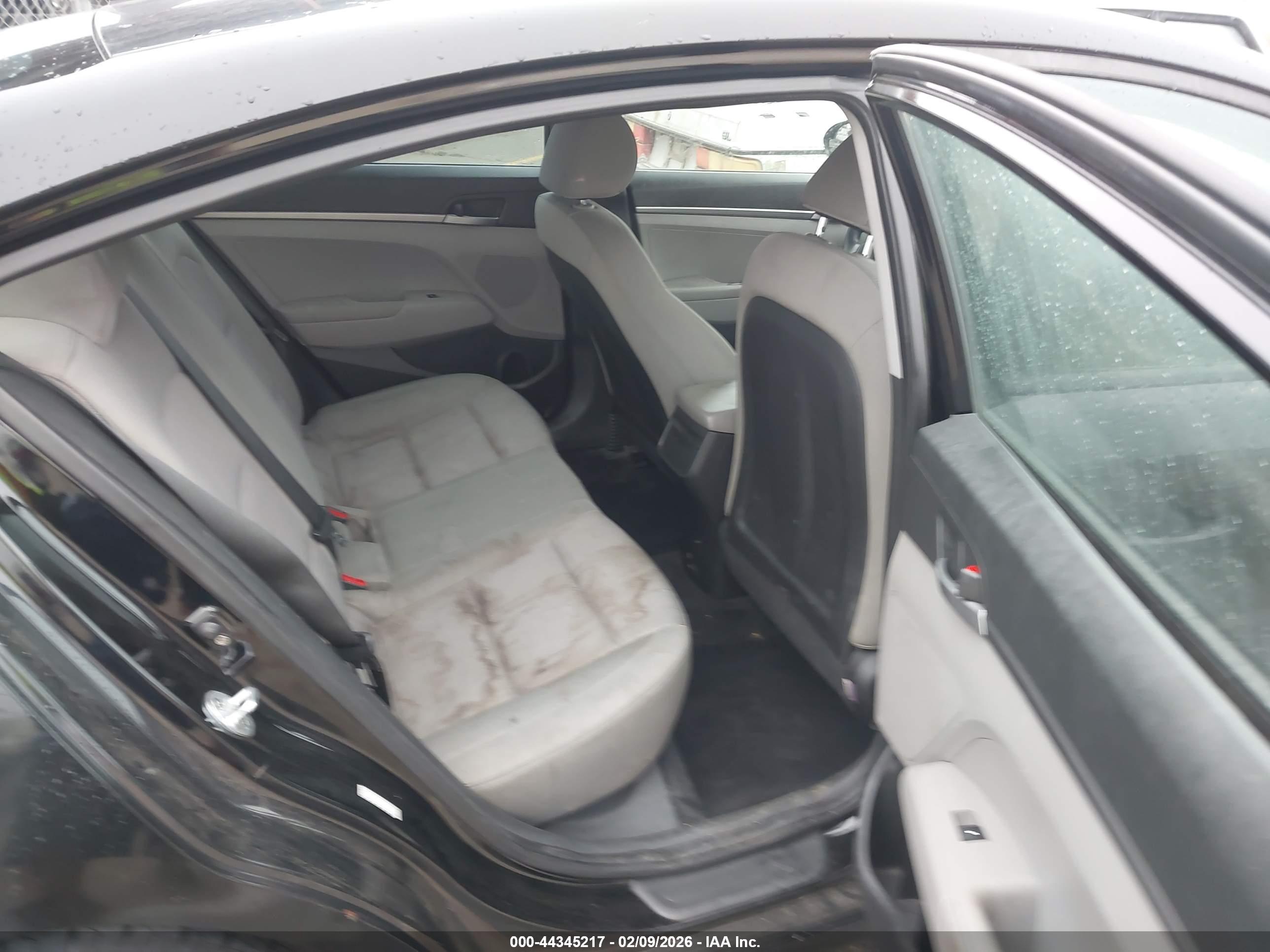 HYUNDAI ELANTRA image 8