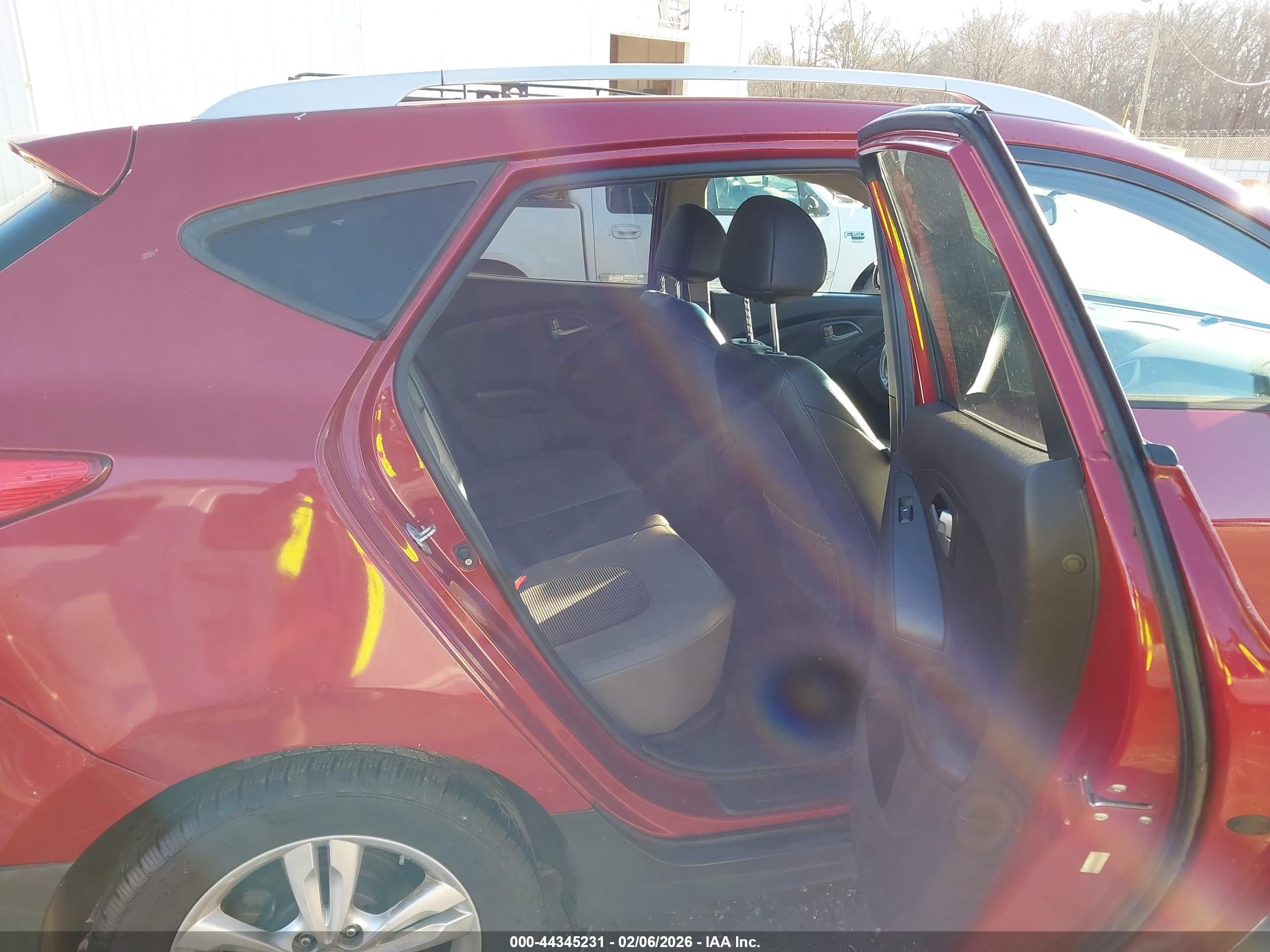 HYUNDAI TUCSON image 8