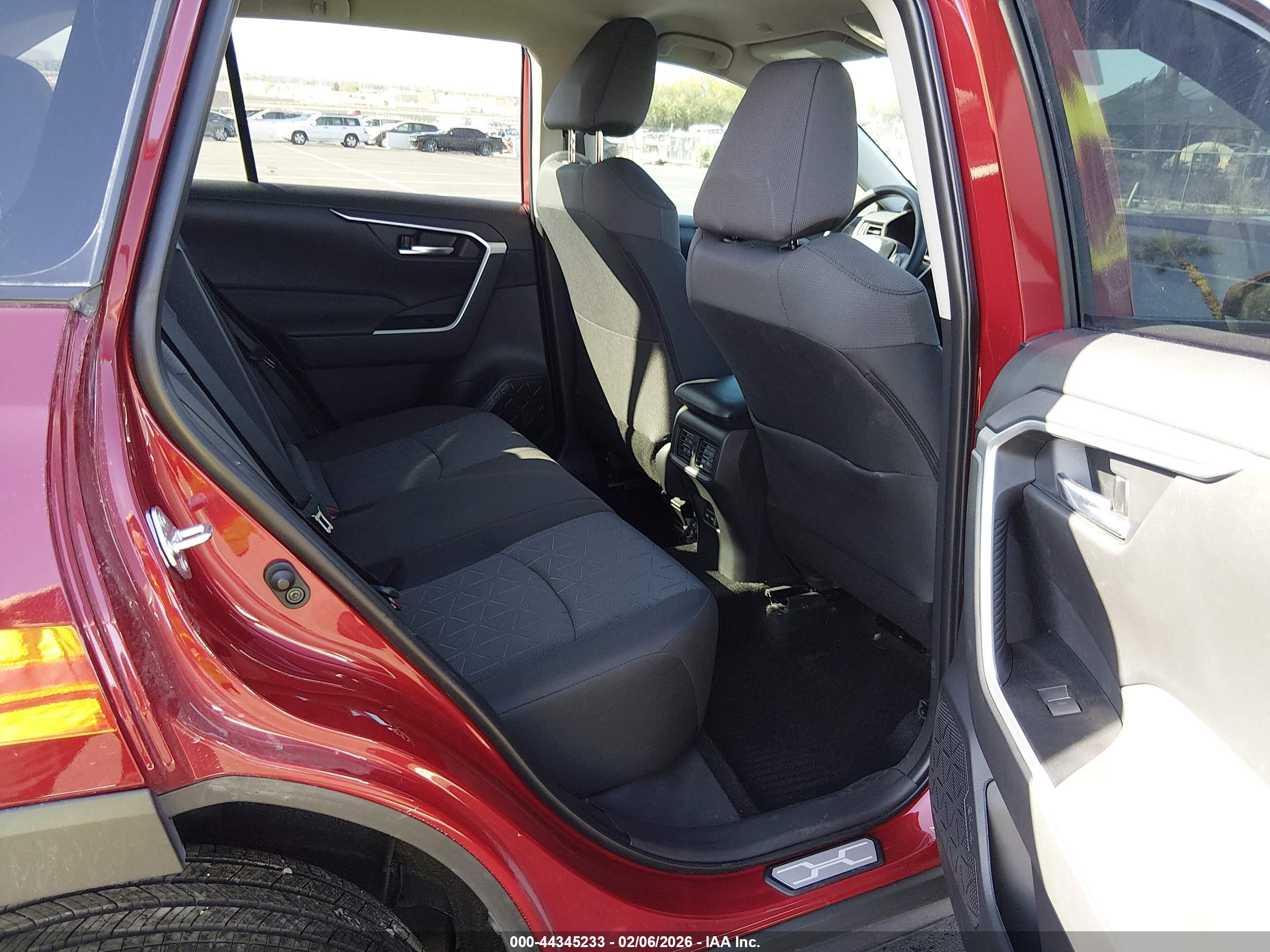 TOYOTA RAV4 image 8