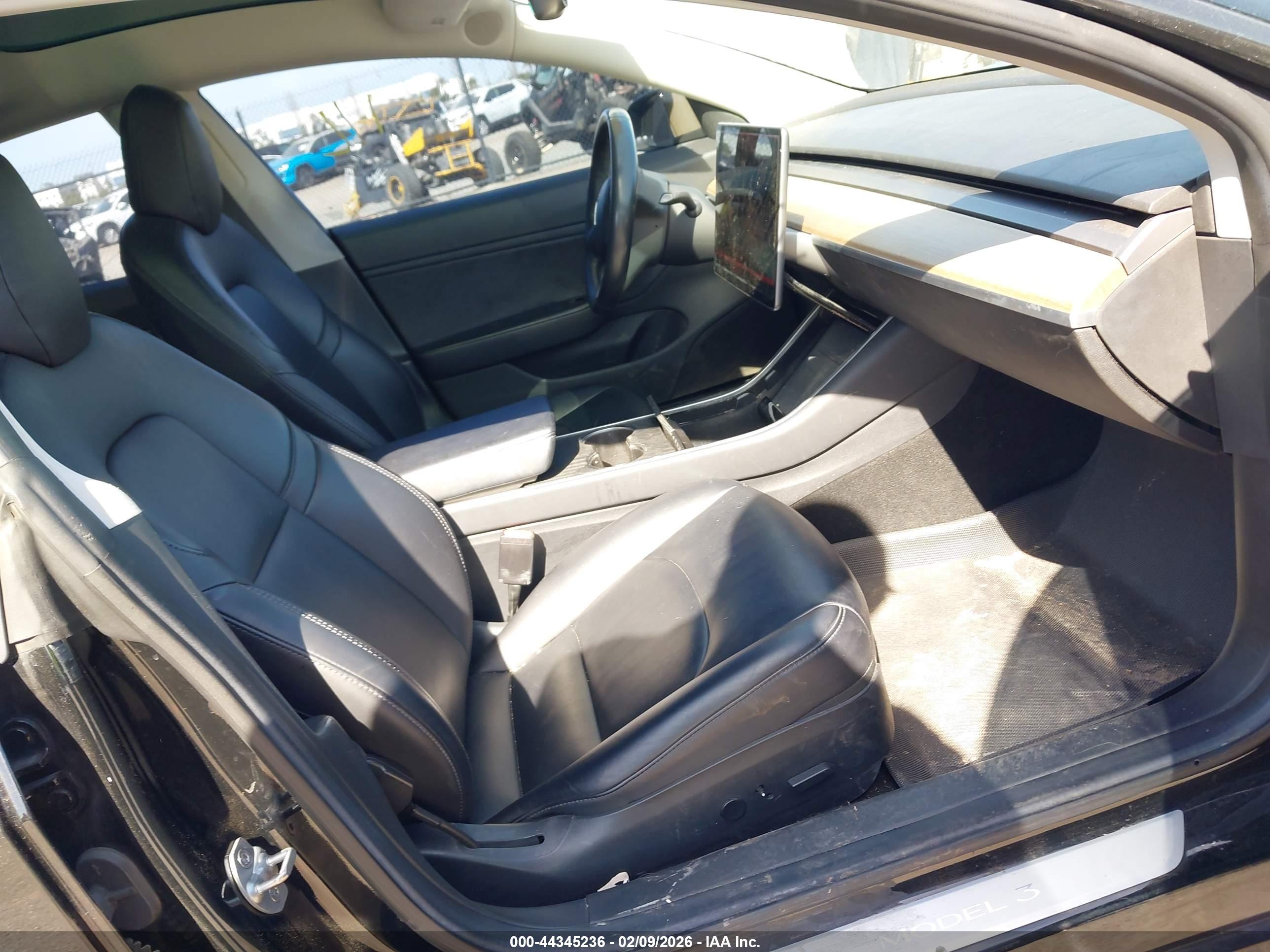 TESLA MODEL image 5