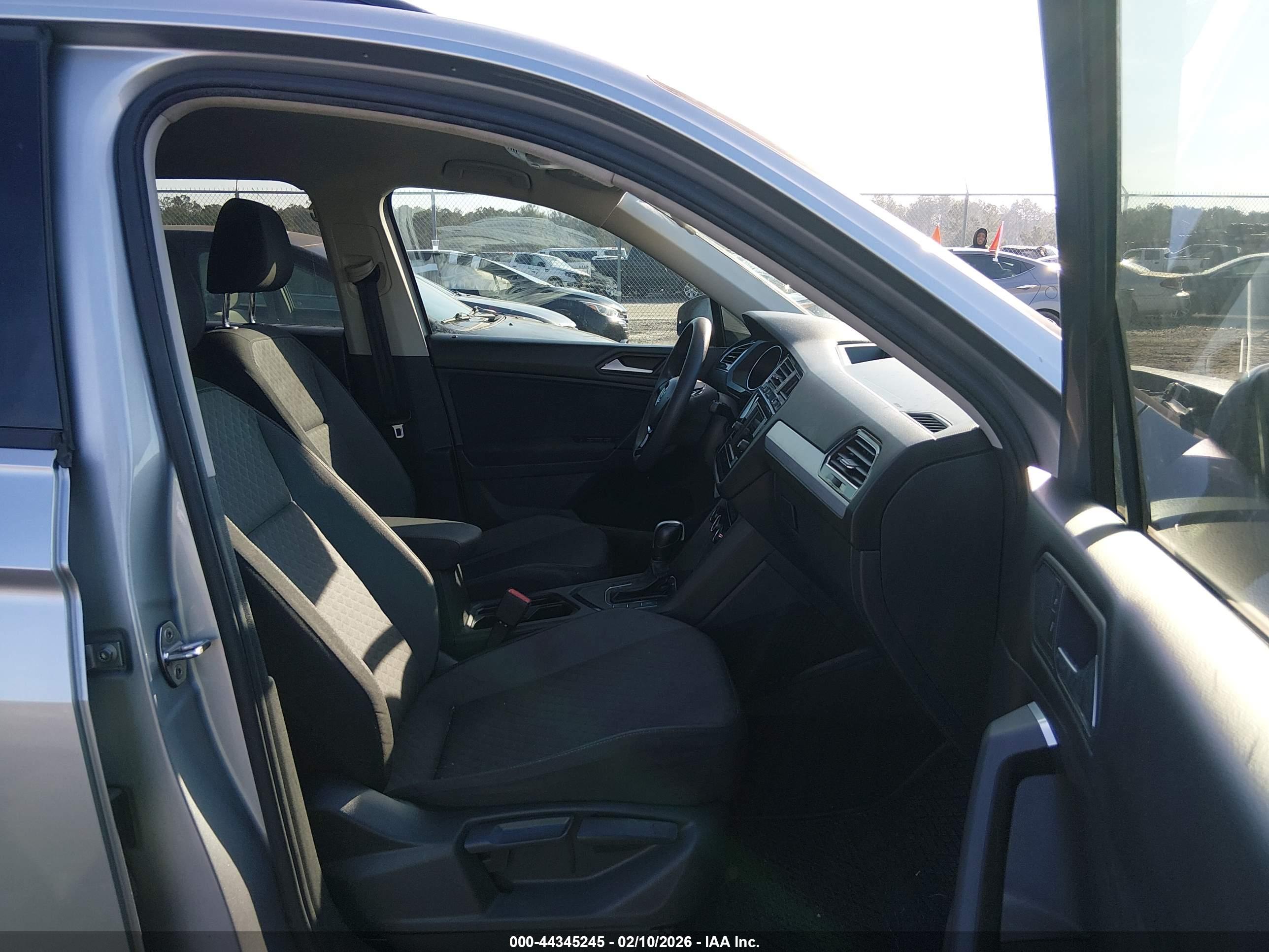 VOLKSWAGEN TIGUAN image 5